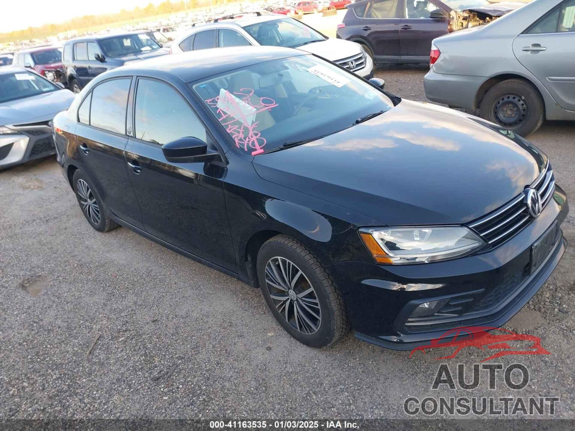 VOLKSWAGEN JETTA 2018 - 3VWDB7AJXJM210077