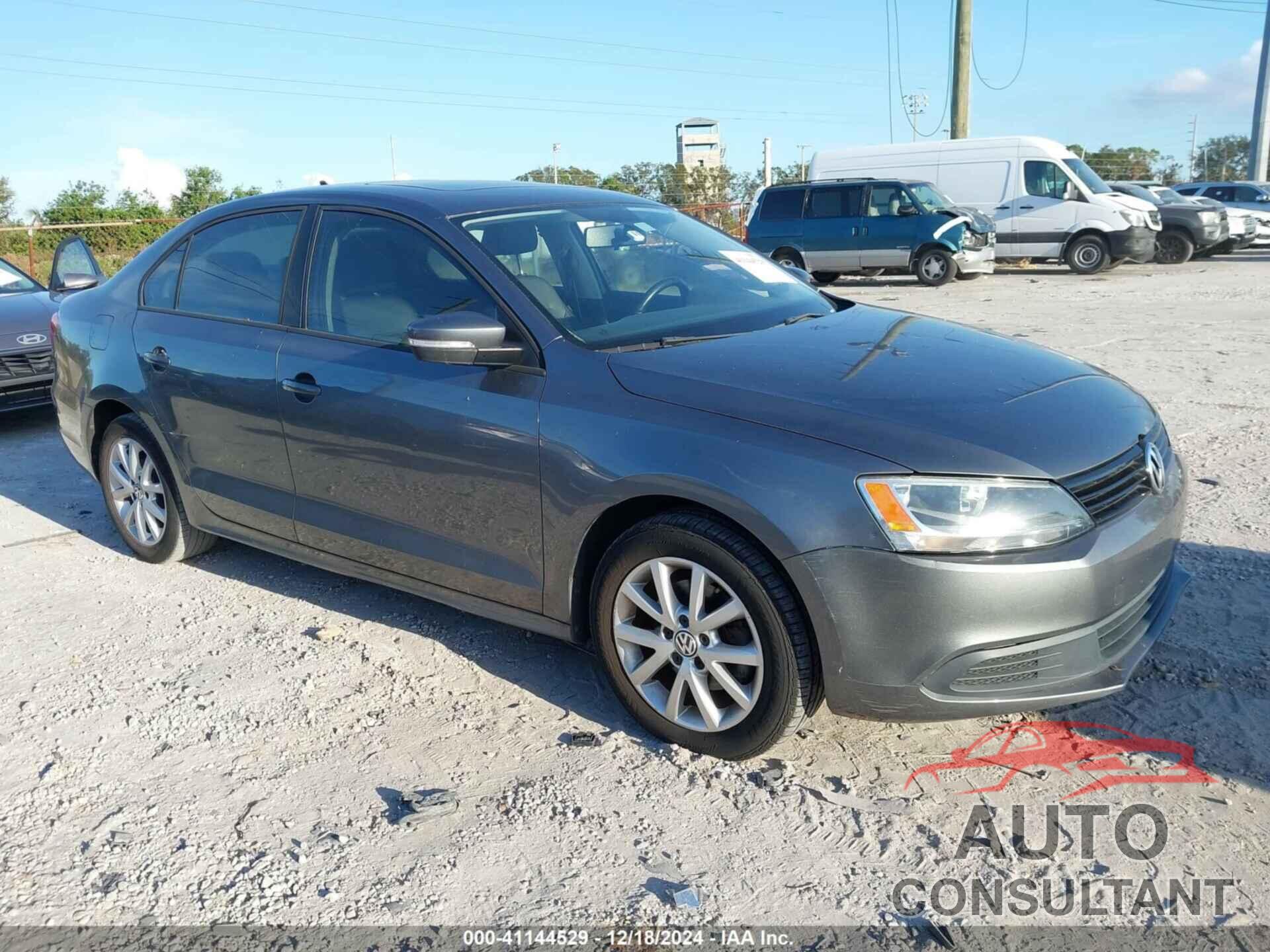 VOLKSWAGEN JETTA 2011 - 3VWDZ7AJ5BM399041