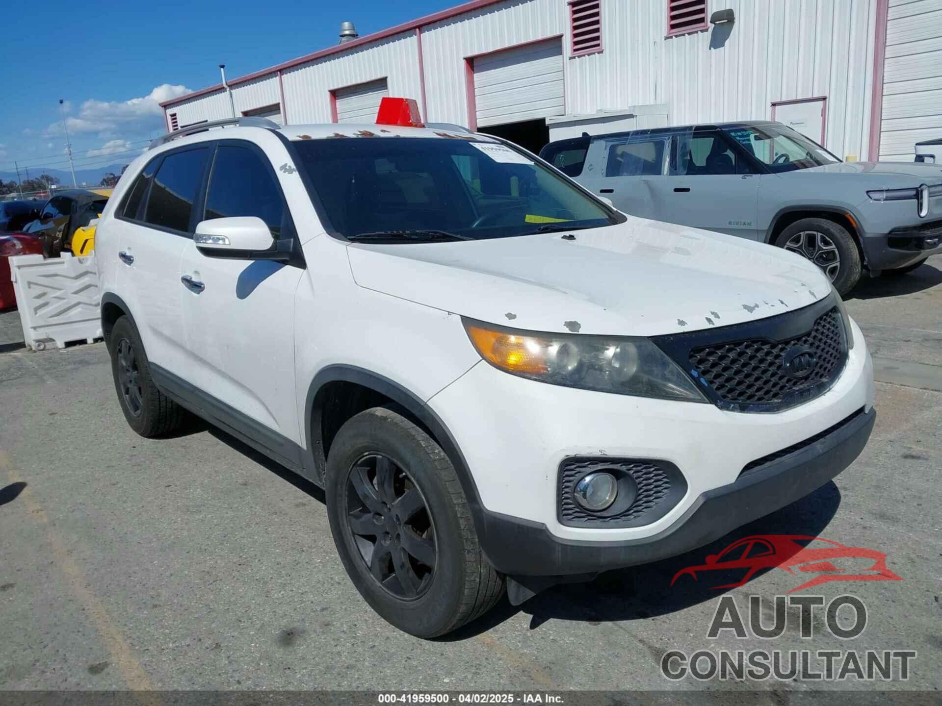 KIA SORENTO 2011 - 5XYKT3A15BG050737