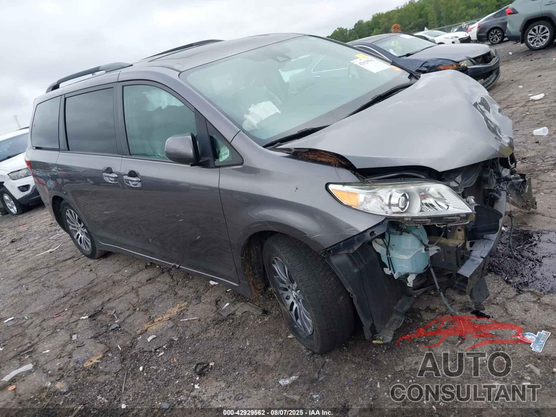 TOYOTA SIENNA 2018 - 5TDYZ3DC1JS958383