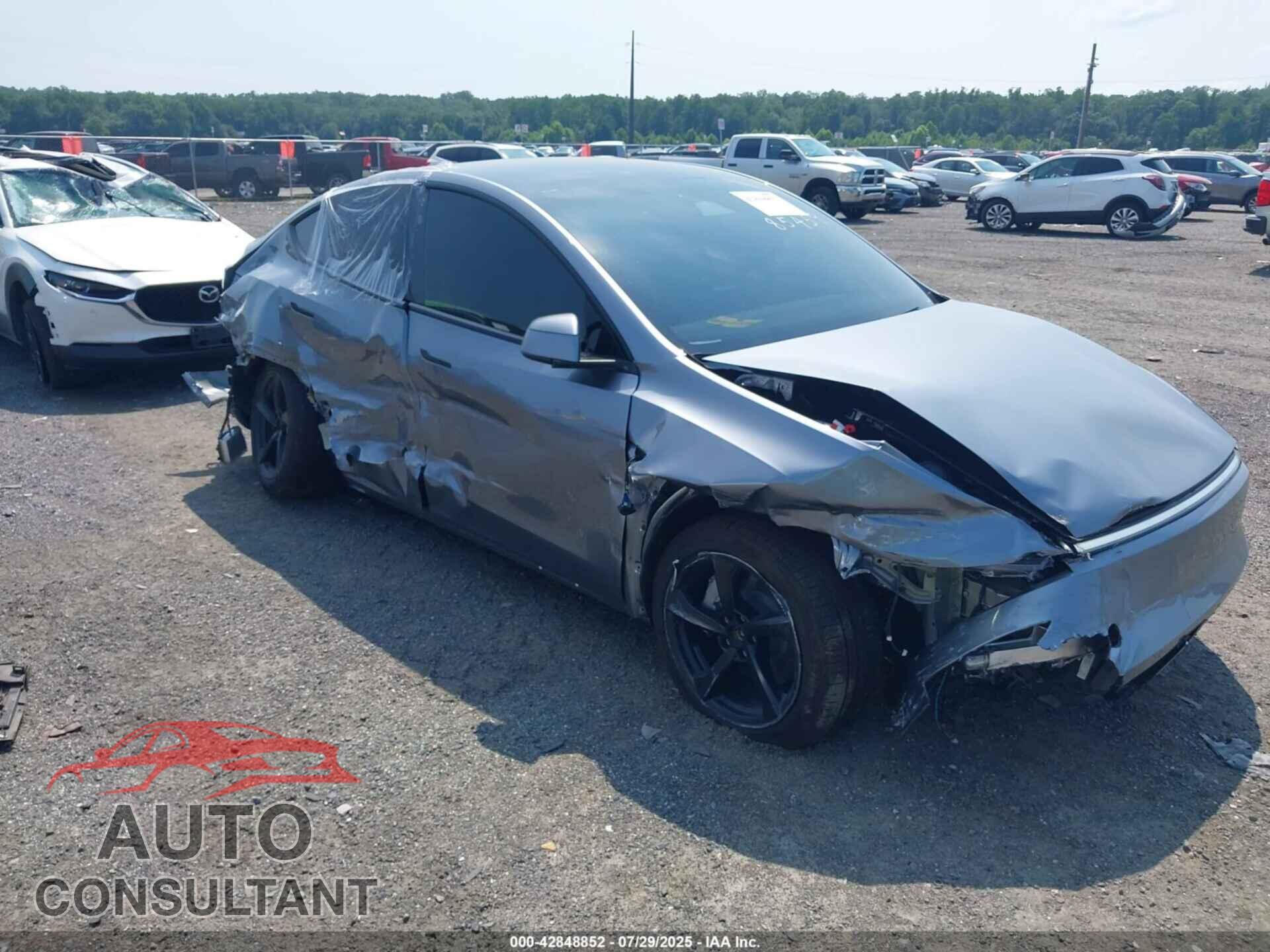 TESLA MODEL Y 2026 - 7SAYGDEE8TA400159