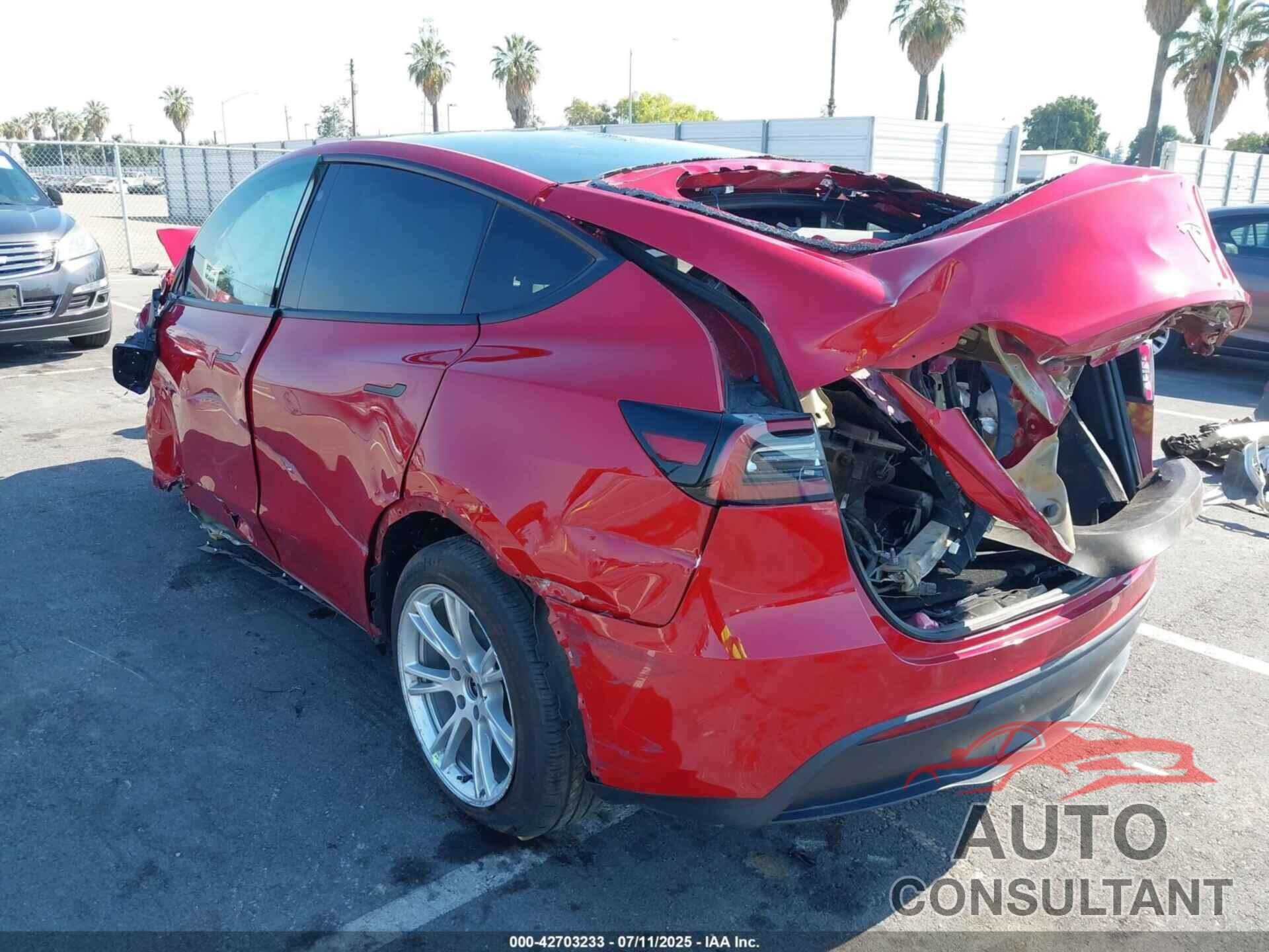 TESLA MODEL Y 2021 - 5YJYGDEEXMF213801