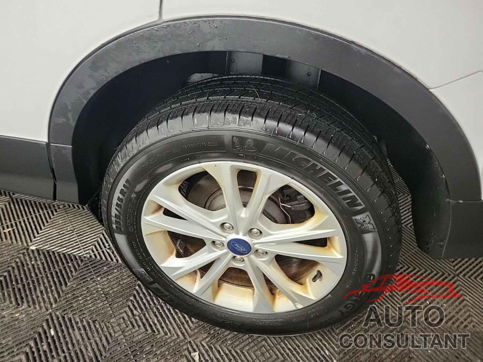 FORD ESCAPE 2018 - 1FMCU9GD3JUD08204