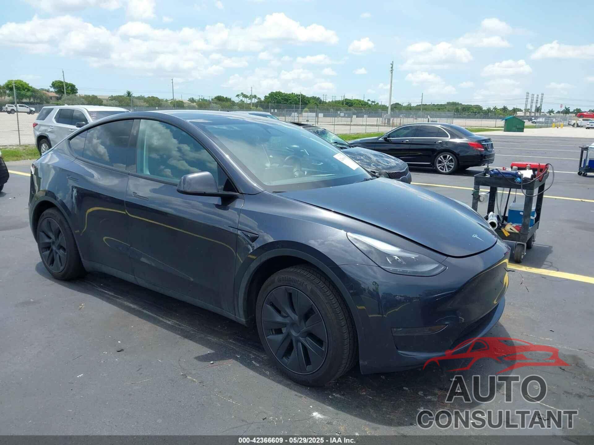 TESLA MODEL Y 2025 - 7SAYGDEDXSF259104