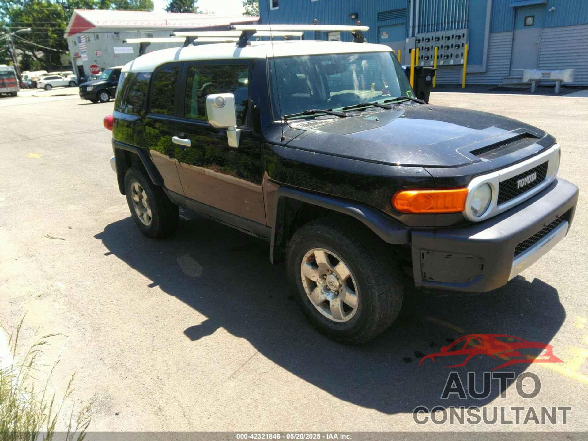 TOYOTA FJ CRUISER 2010 - JTEBU4BF2AK072177