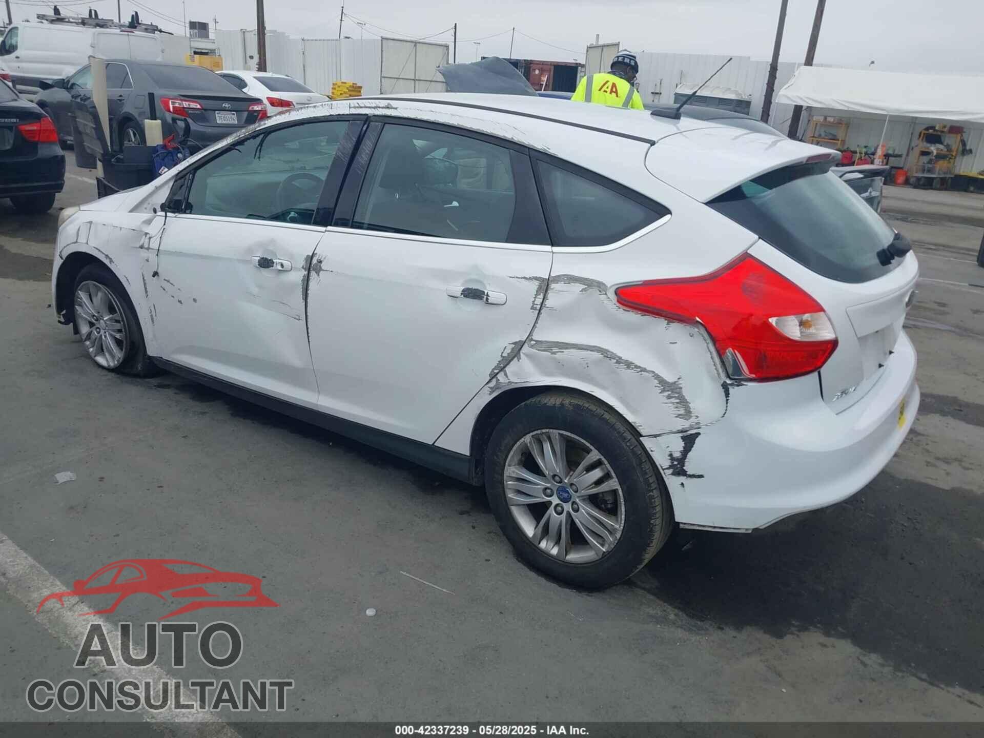 FORD FOCUS 2012 - 1FAHP3M21CL252084