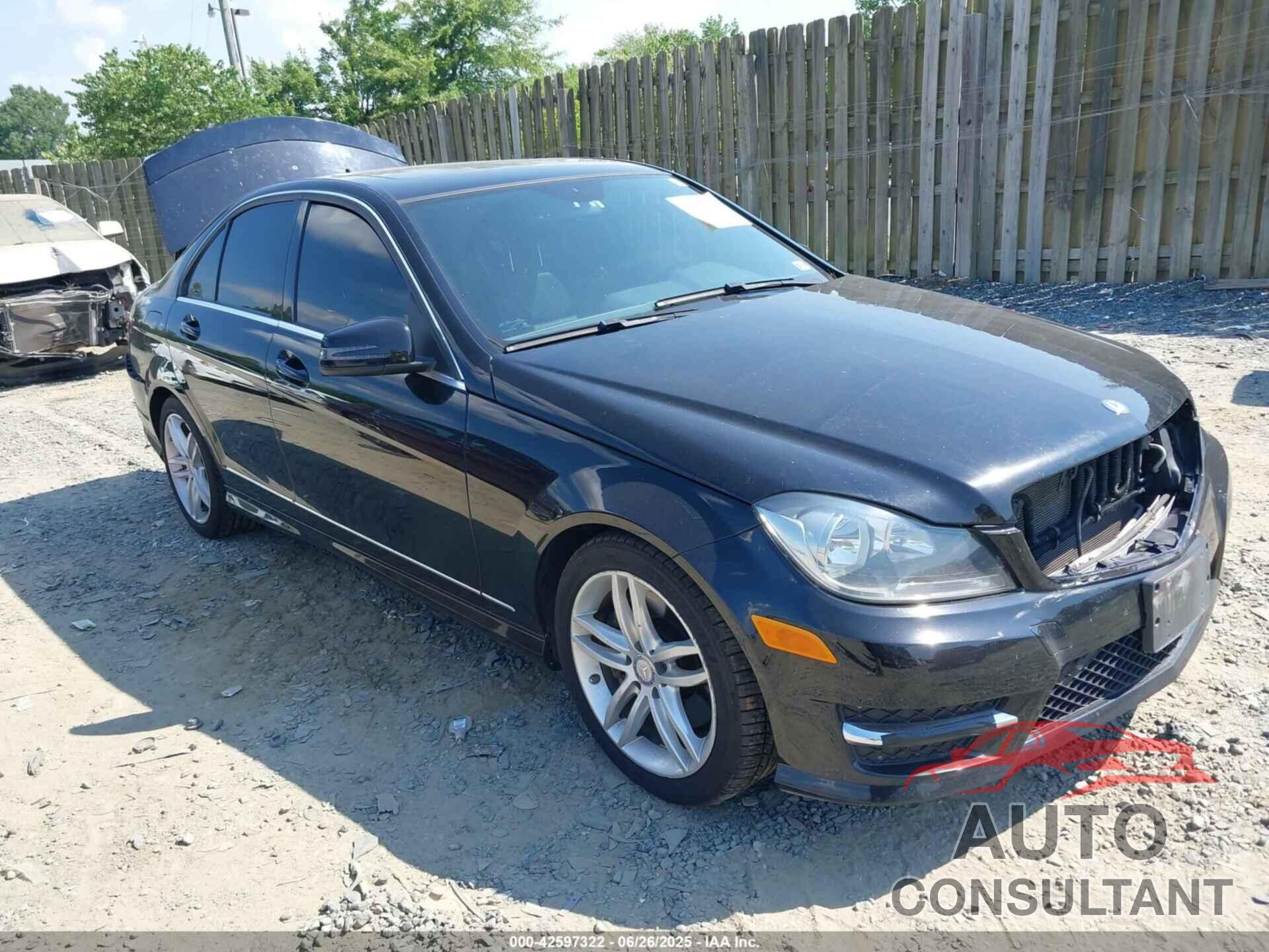 MERCEDES-BENZ C 300 2014 - WDDGF8AB1ER315992