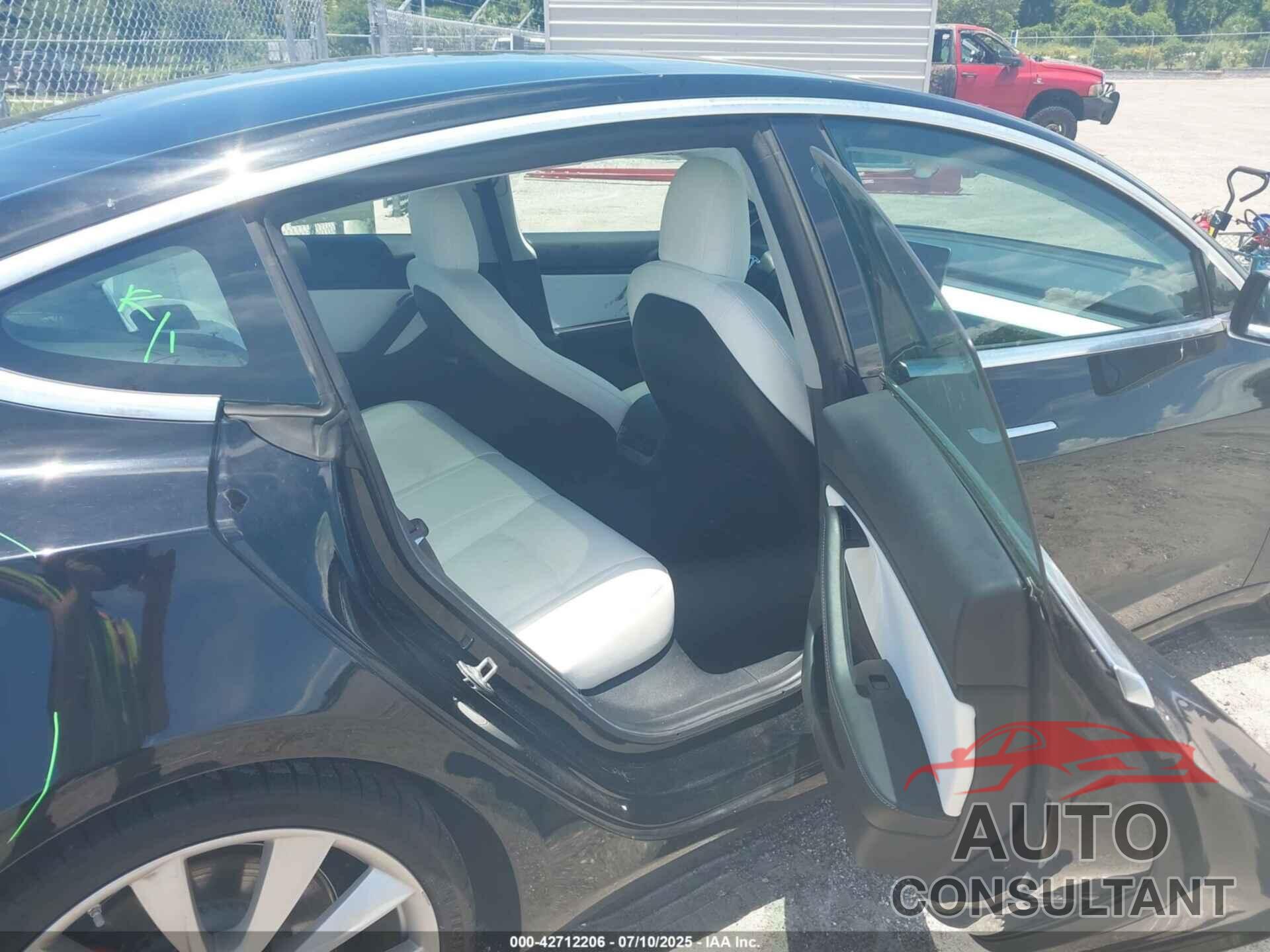 TESLA MODEL 3 2019 - 5YJ3E1EB8KF393295