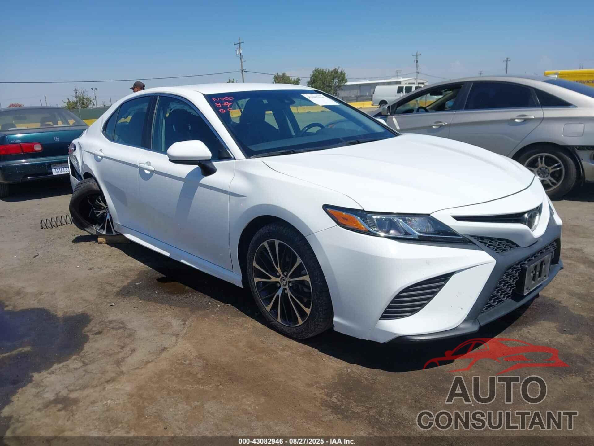 TOYOTA CAMRY 2018 - 4T1B11HK8JU085208