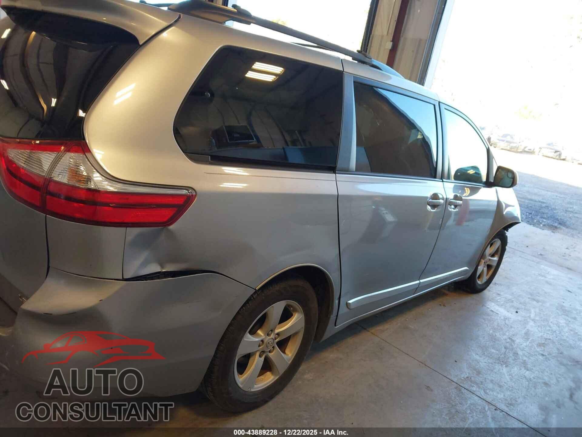 TOYOTA SIENNA 2017 - 5TDKZ3DC0HS856427