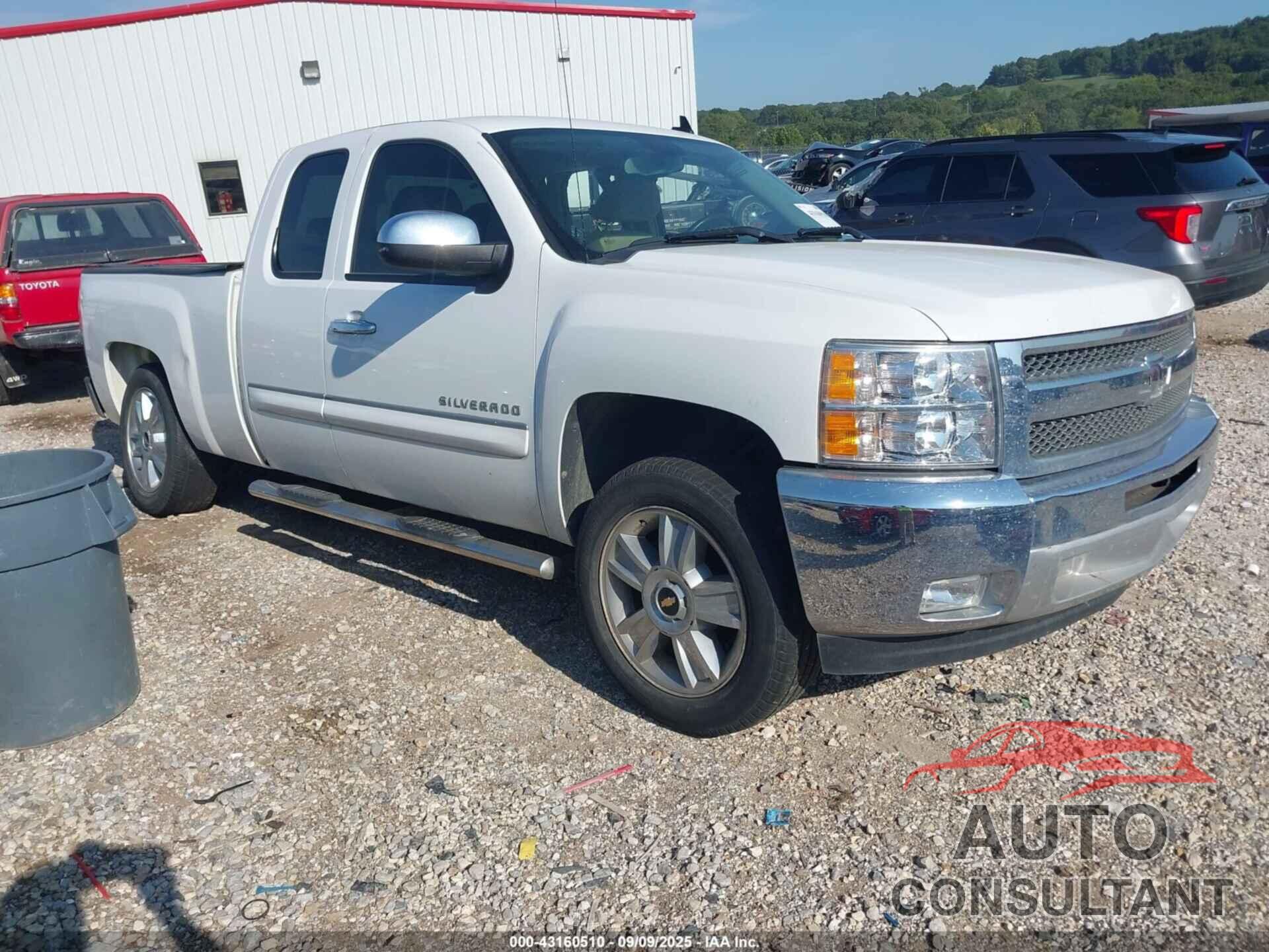 CHEVROLET SILVERADO 1500 2013 - 1GCRCSE06DZ256714