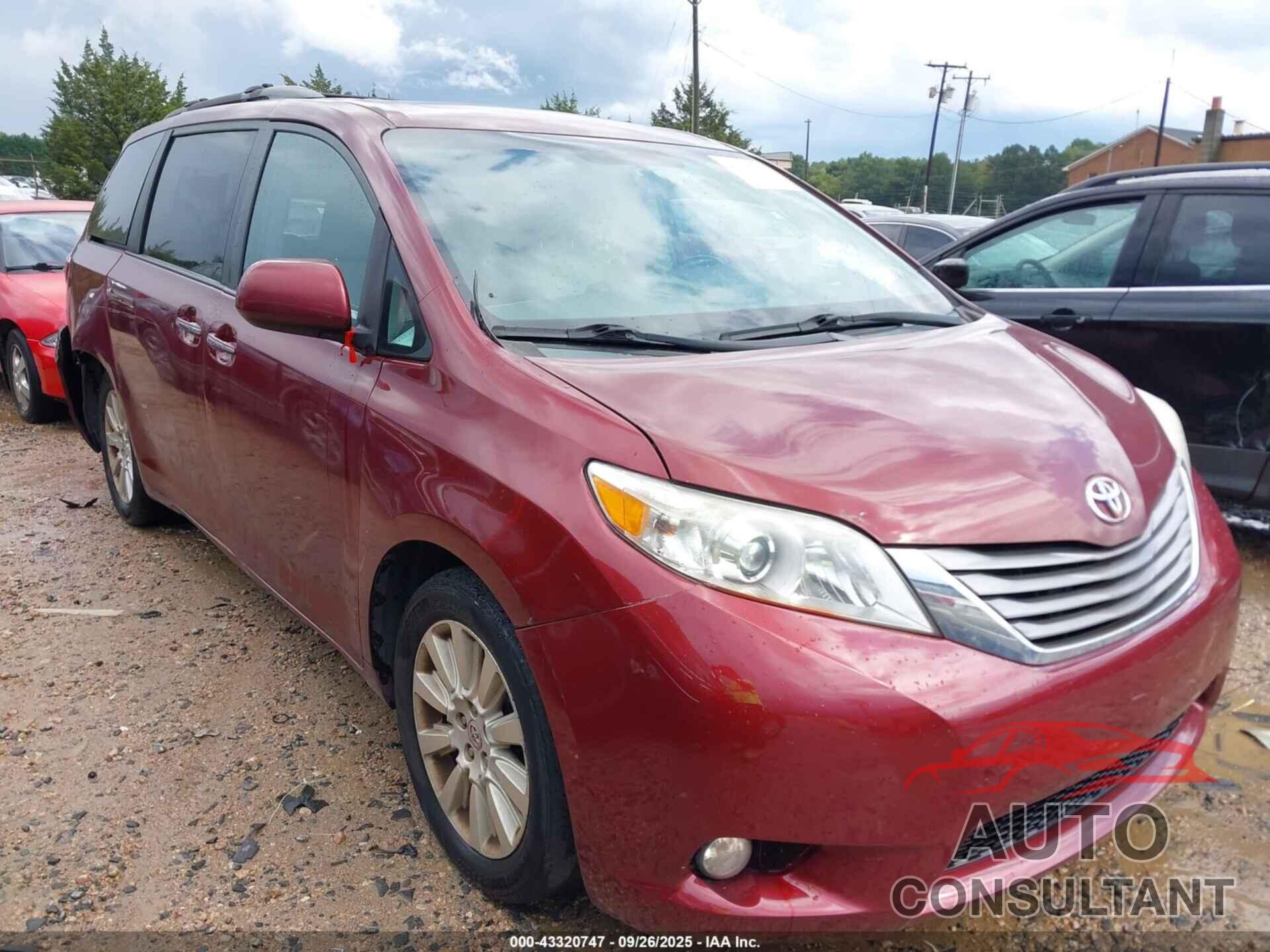 TOYOTA SIENNA 2015 - 5TDDK3DC8FS100905