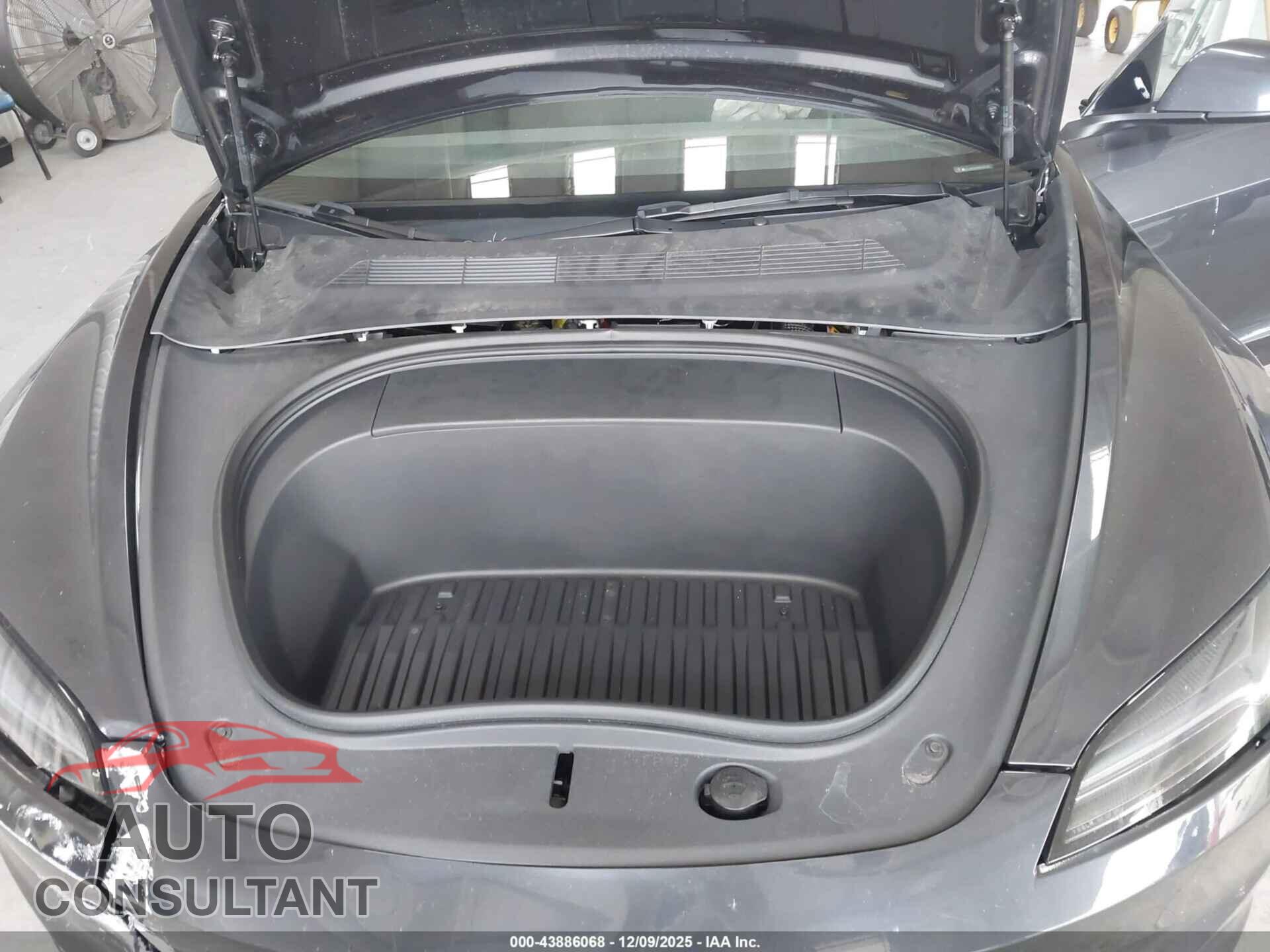TESLA MODEL 3 2024 - 5YJ3E1EA2RF761536