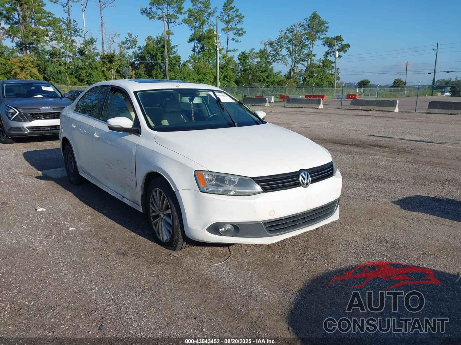 VOLKSWAGEN JETTA 2011 - 3VWLX7AJ4BM400388
