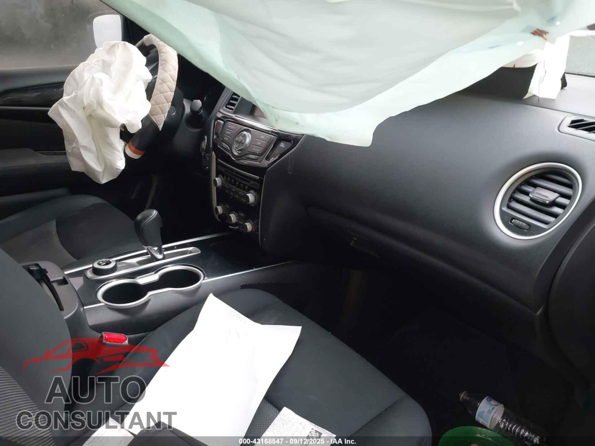 NISSAN PATHFINDER 2017 - 5N1DR2MM3HC610366
