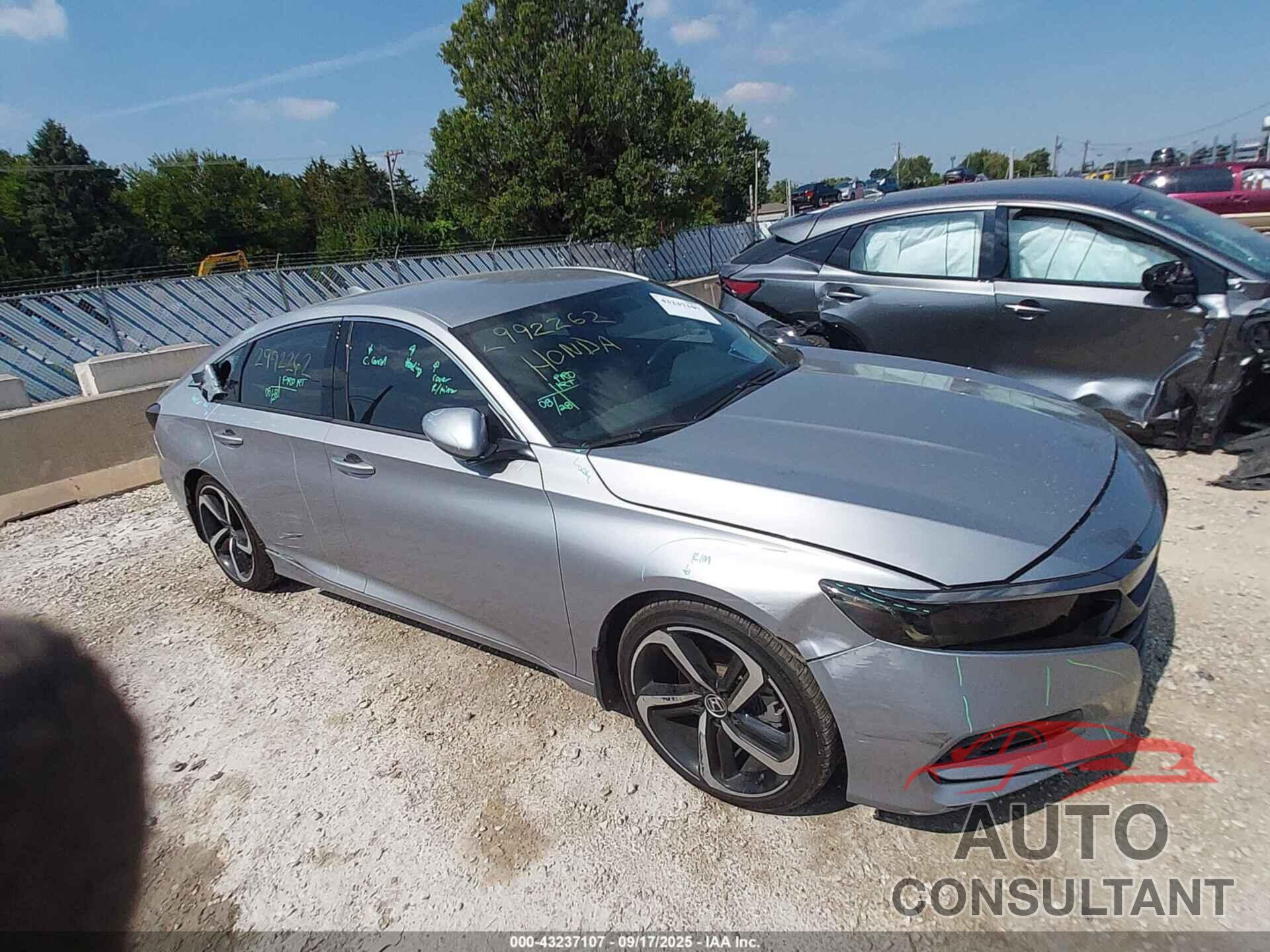 HONDA ACCORD 2018 - 1HGCV1F30JA211881