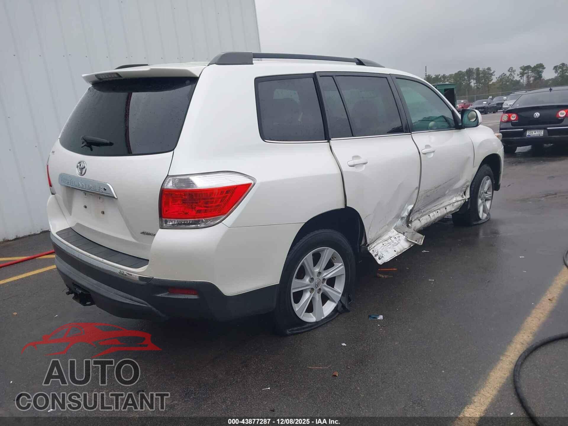 TOYOTA HIGHLANDER 2013 - 5TDBK3EH4DS256616