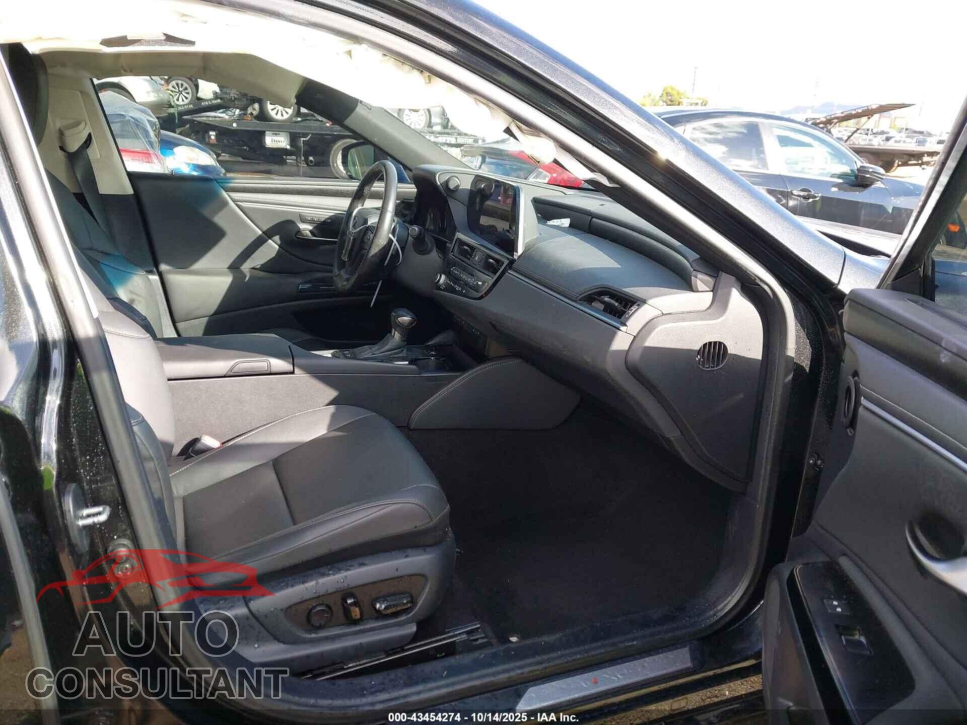 LEXUS ES 300H 2024 - 58ADA1C15RU041730