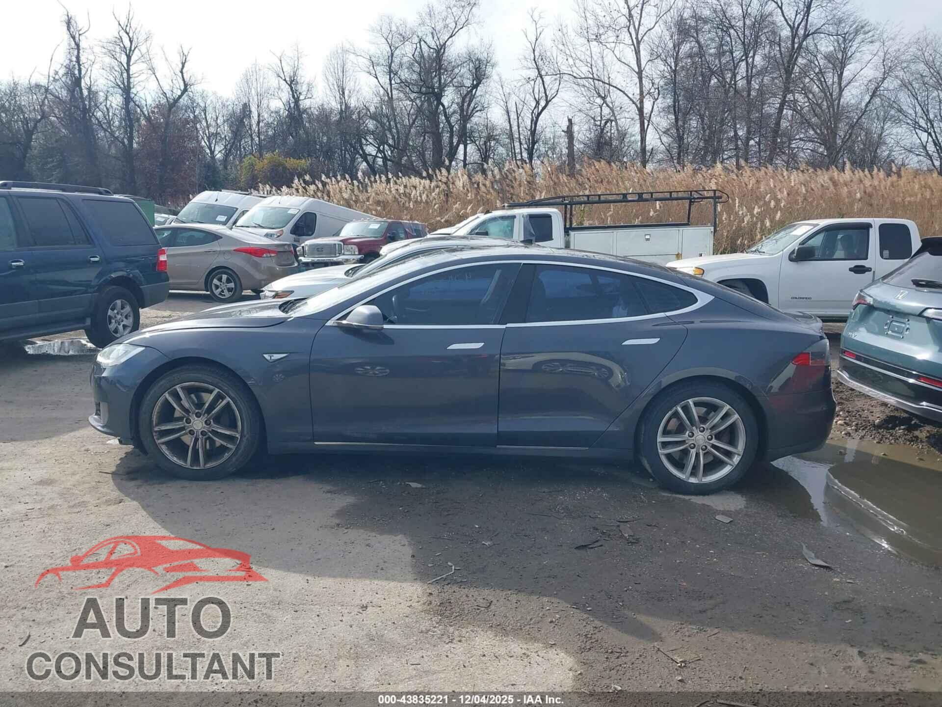 TESLA MODEL S 2015 - 5YJSA1E12FF118221