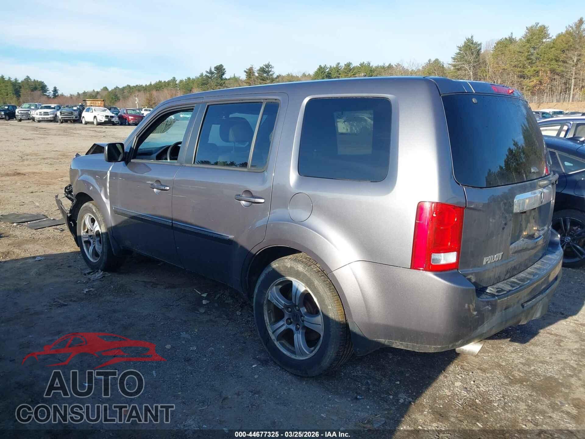 HONDA PILOT 2015 - 5FNYF4H3XFB048042