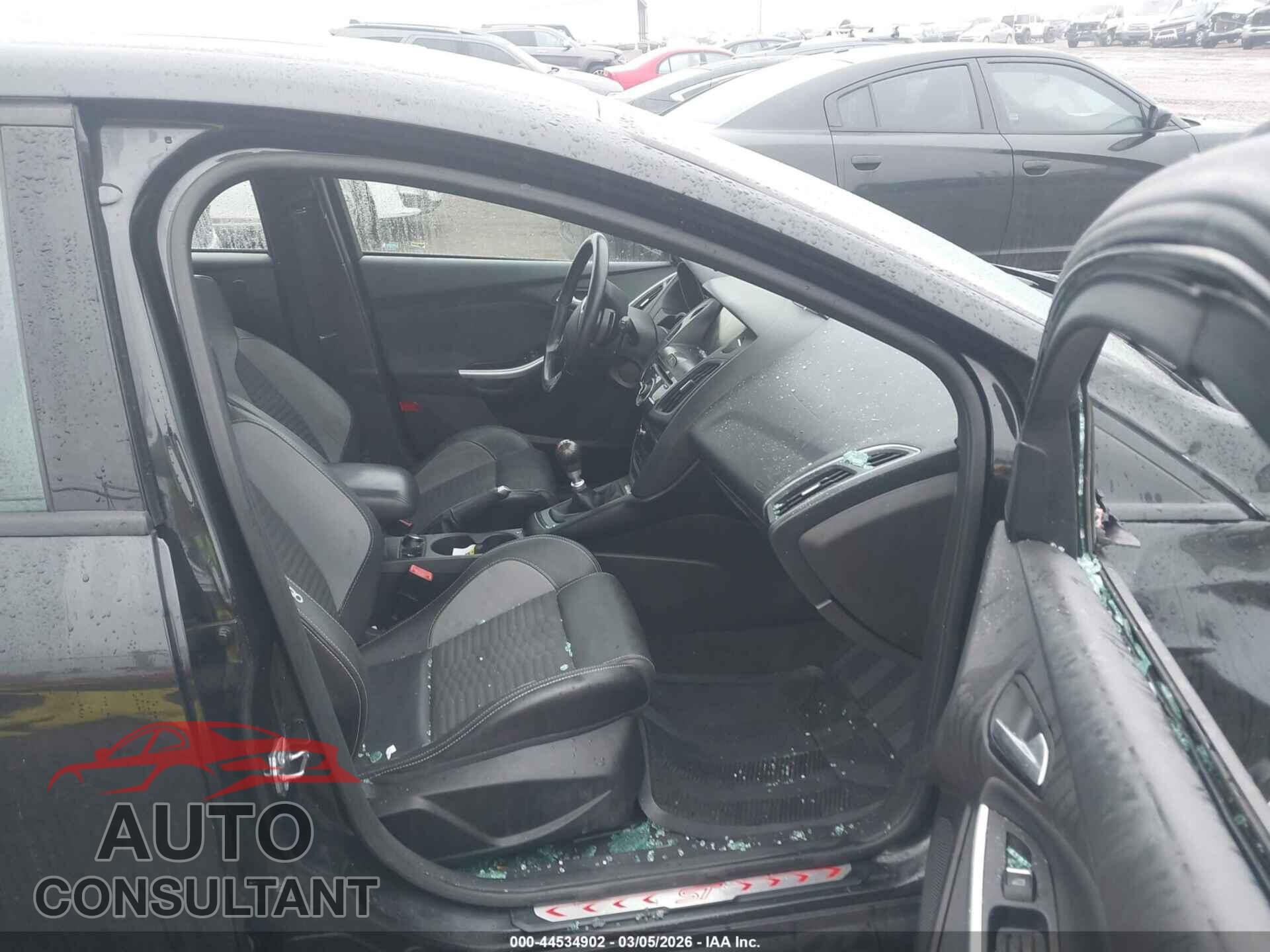 FORD FOCUS ST 2013 - 1FADP3L96DL126379