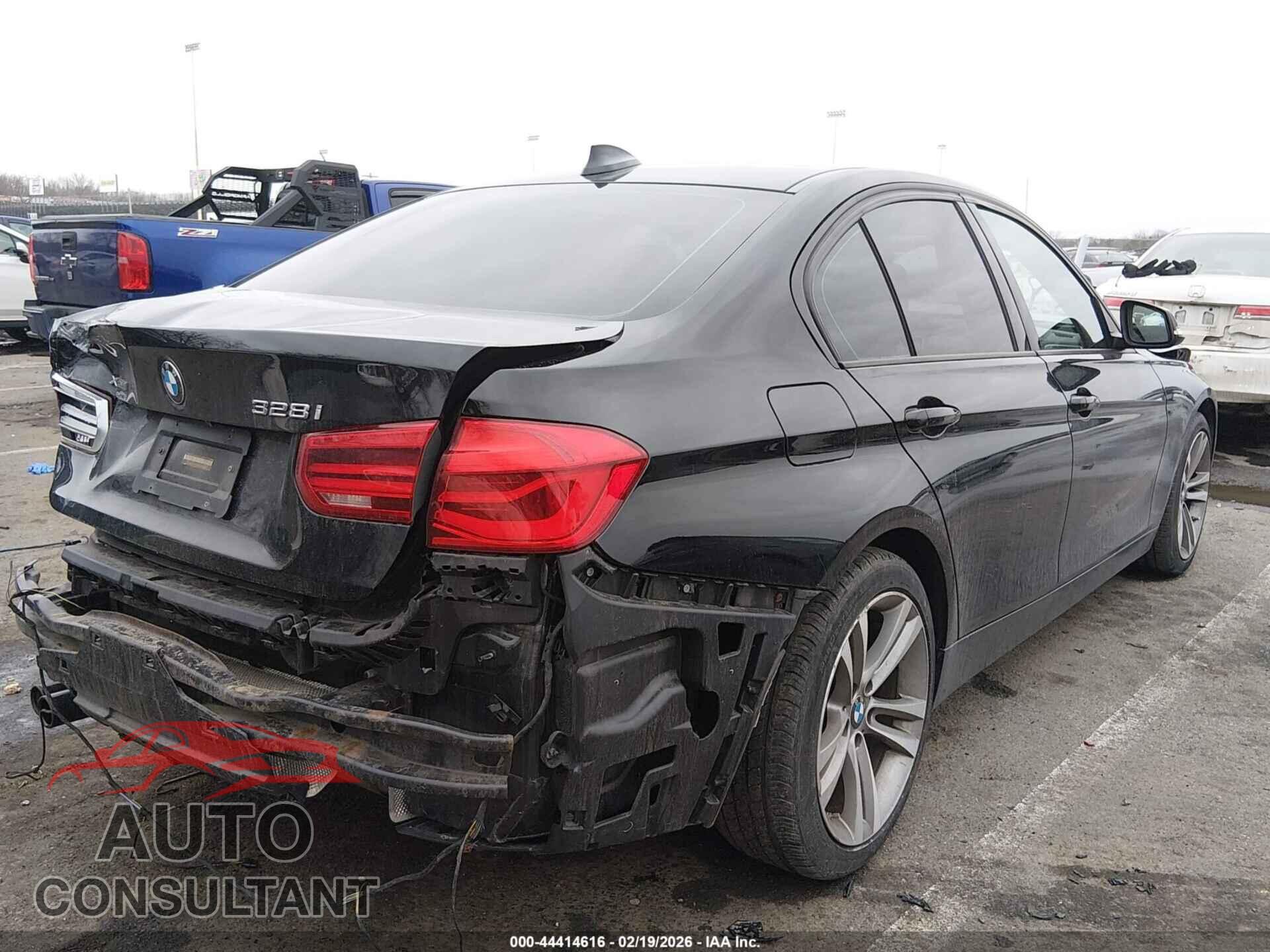 BMW 328I 2016 - WBA8E3G56GNU03367