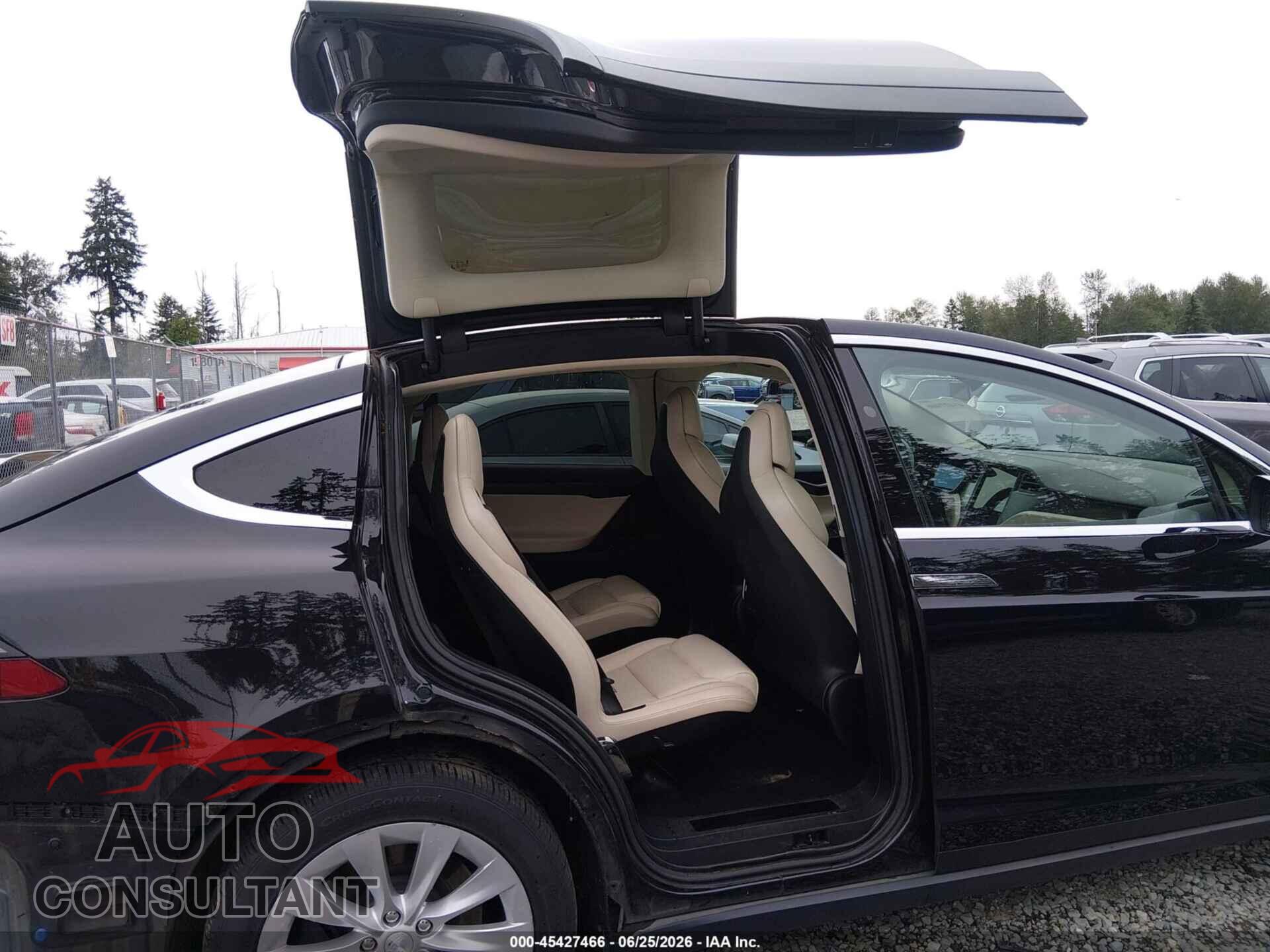 TESLA MODEL X 2018 - 5YJXCBE21JF109453