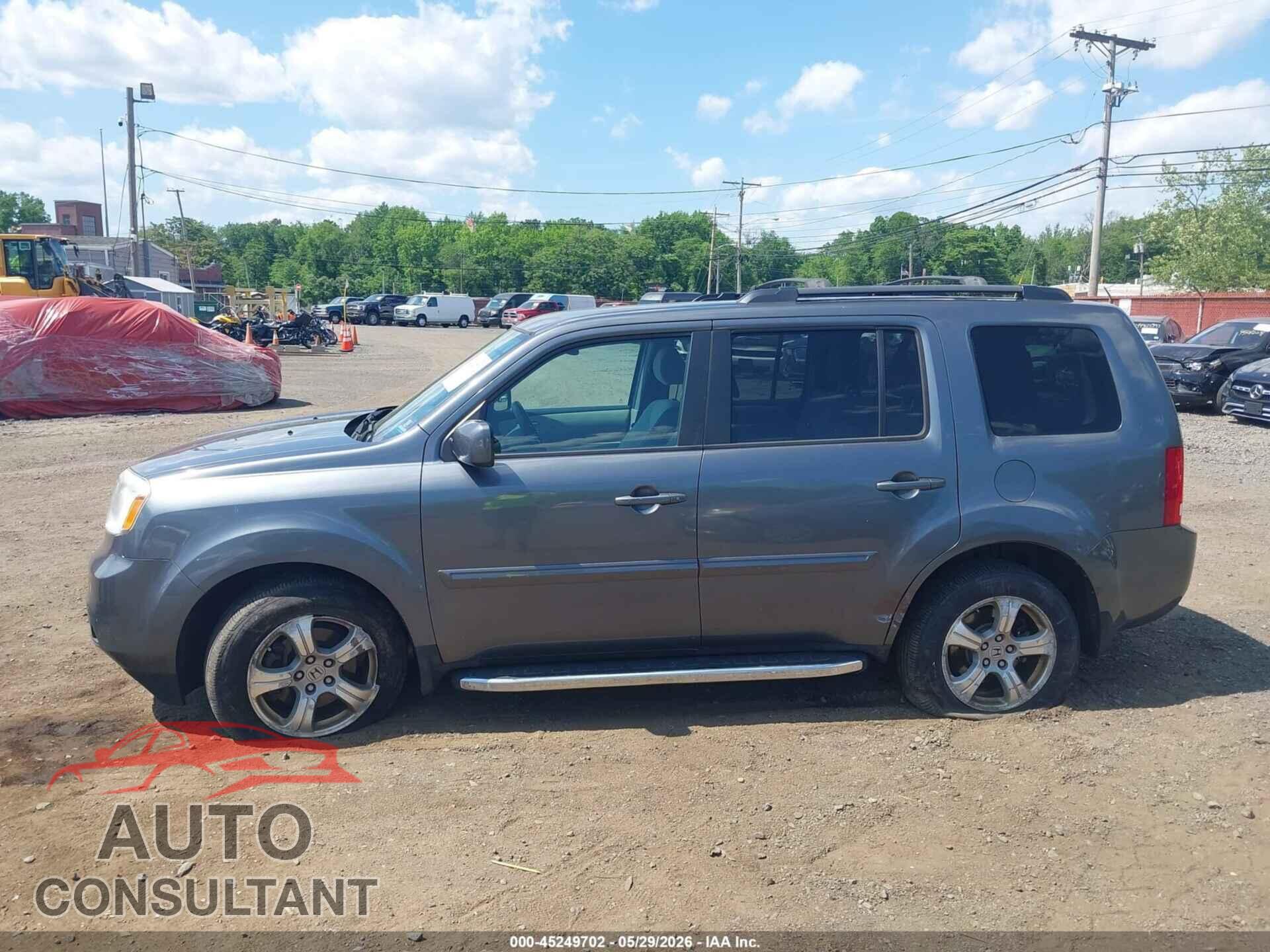 HONDA PILOT 2013 - 5FNYF4H48DB044609