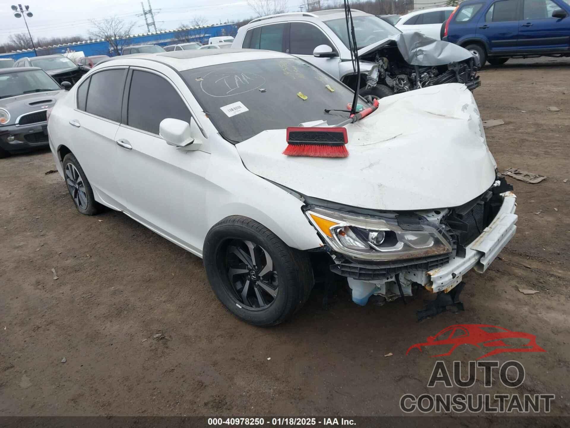 HONDA ACCORD 2017 - 1HGCR2F8XHA043540