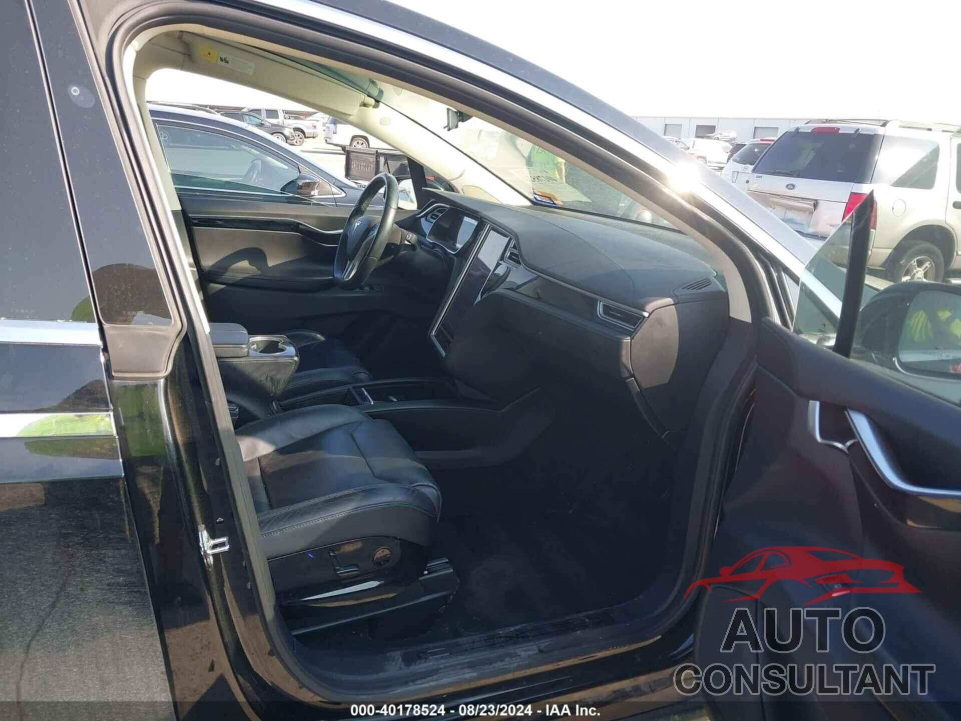 TESLA MODEL X 2016 - 5YJXCBE21GF023715