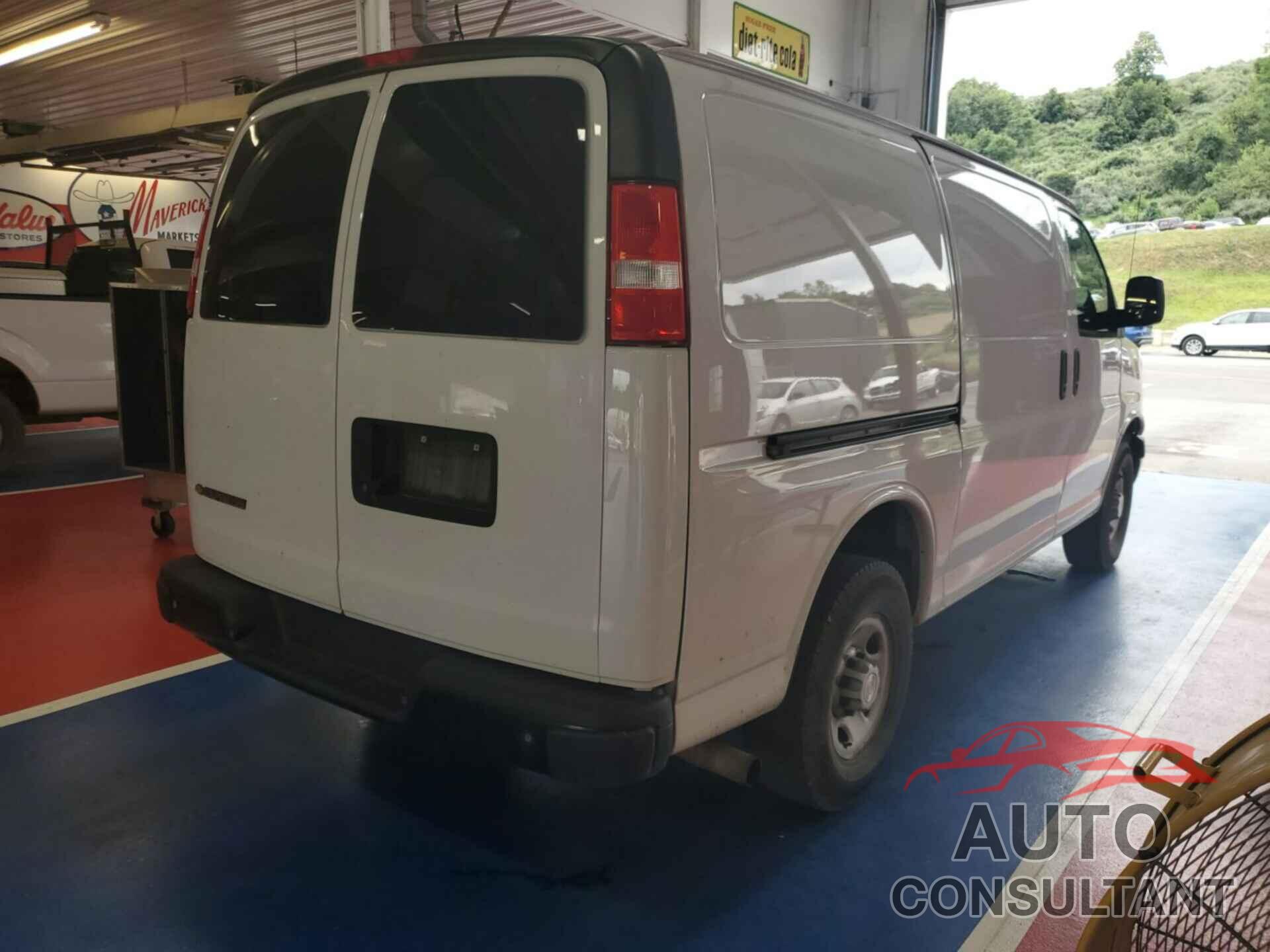 CHEVROLET EXPRESS G2500 2020 - 1GCWGAFG9L1252943