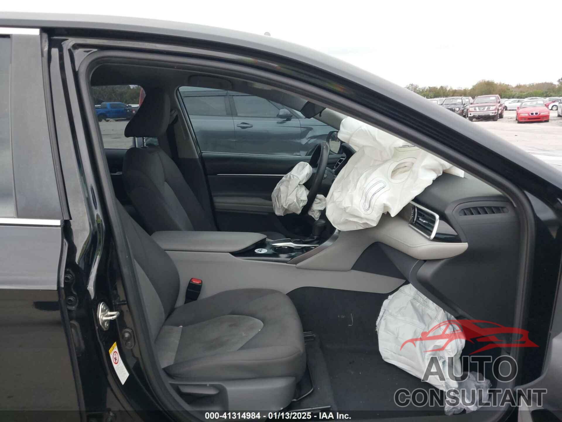 TOYOTA CAMRY 2018 - 4T1B11HK7JU064933