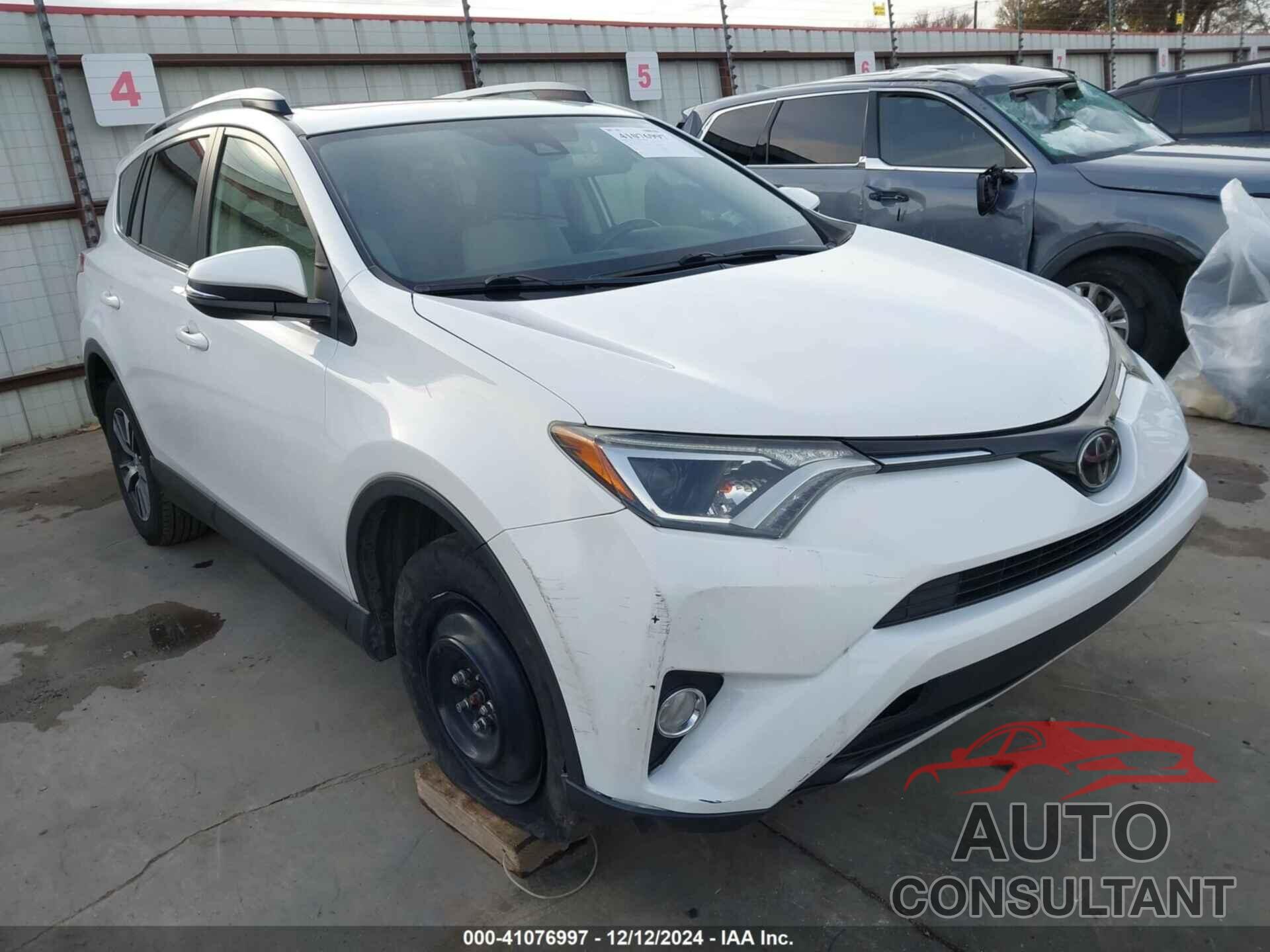 TOYOTA RAV4 2018 - JTMRFREV4JJ739804