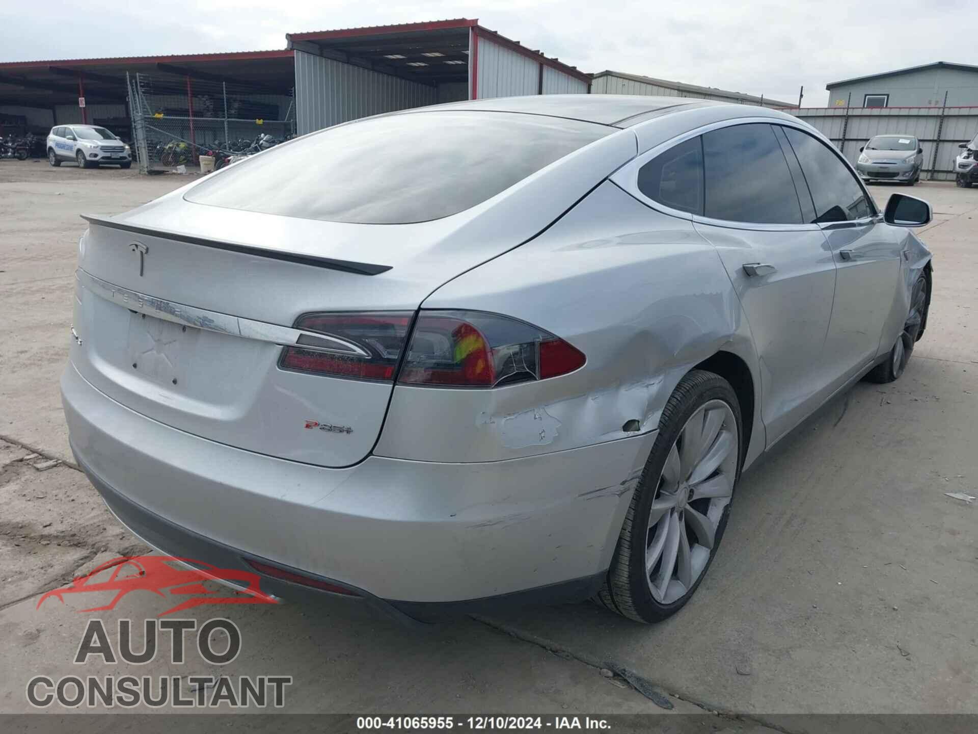 TESLA MODEL S 2013 - 5YJSA1DP2DFP17574