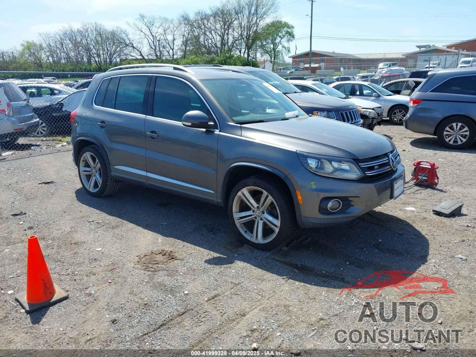 VOLKSWAGEN TIGUAN 2015 - WVGAV7AX5FW612190
