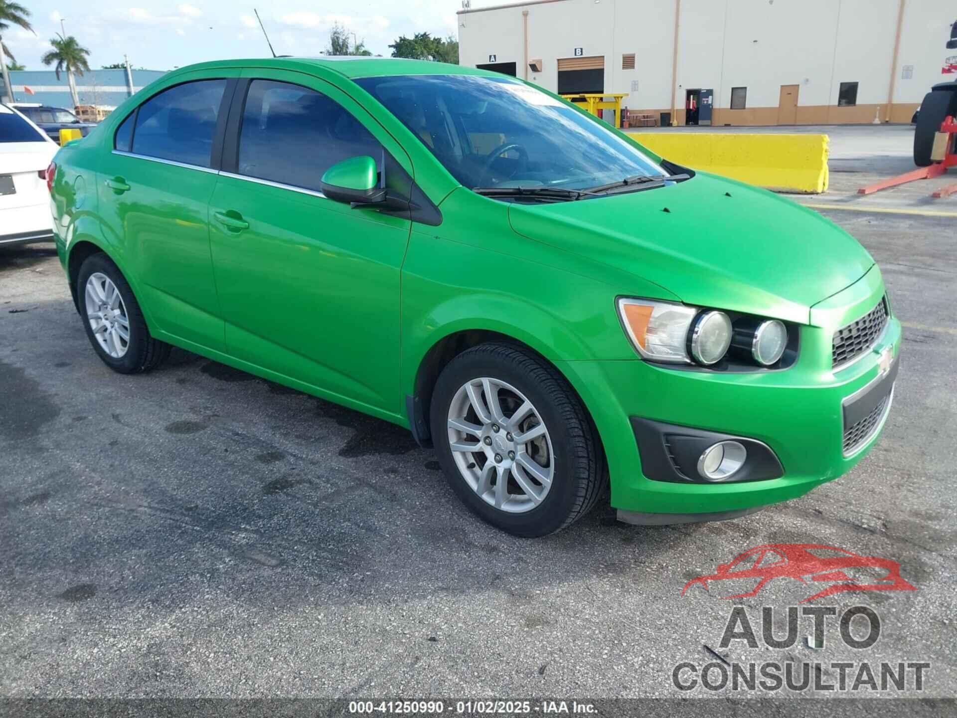 CHEVROLET SONIC 2015 - 1G1JC5SH5F4111035