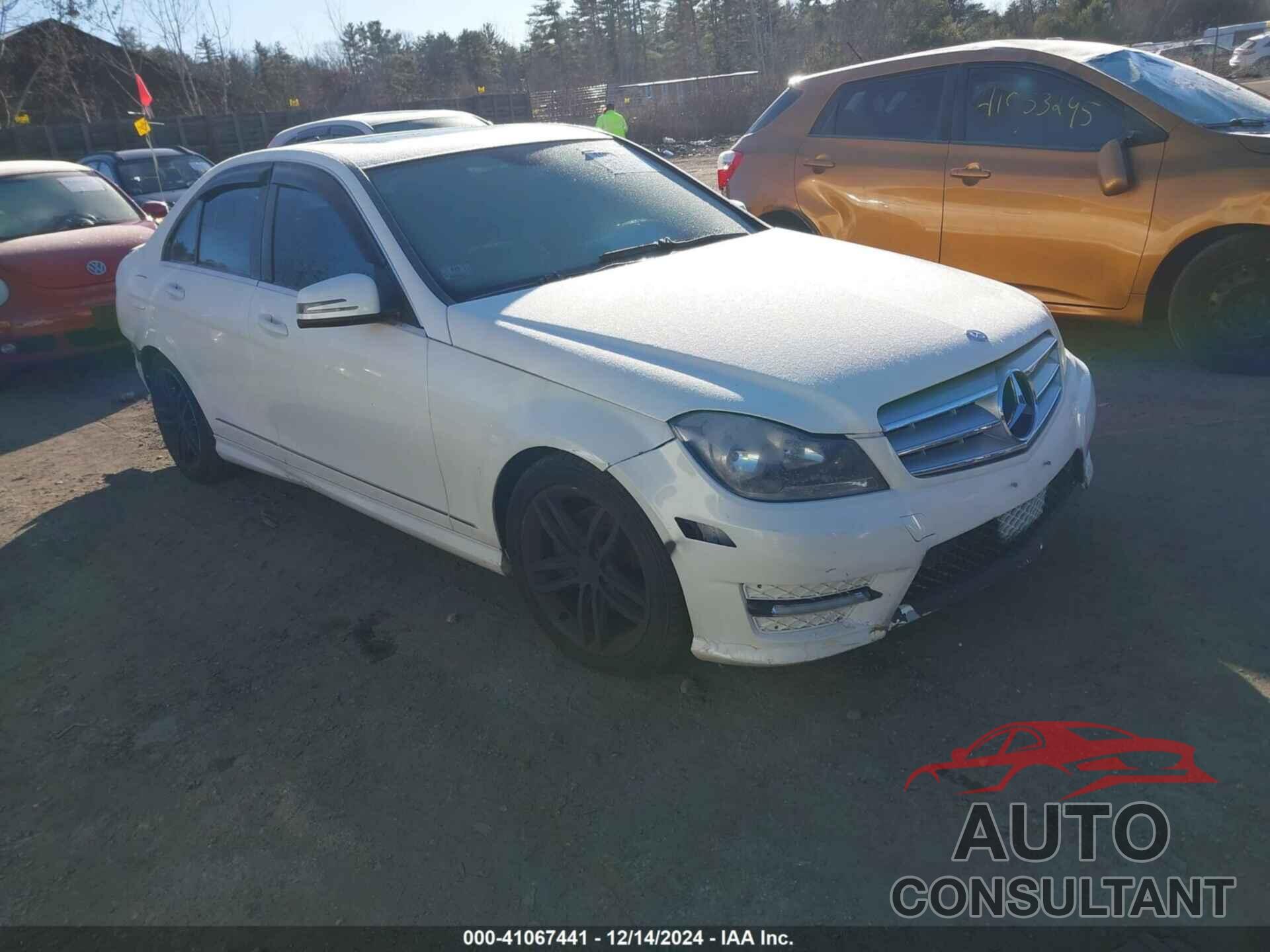 MERCEDES-BENZ C 300 2012 - WDDGF8BB4CA718147