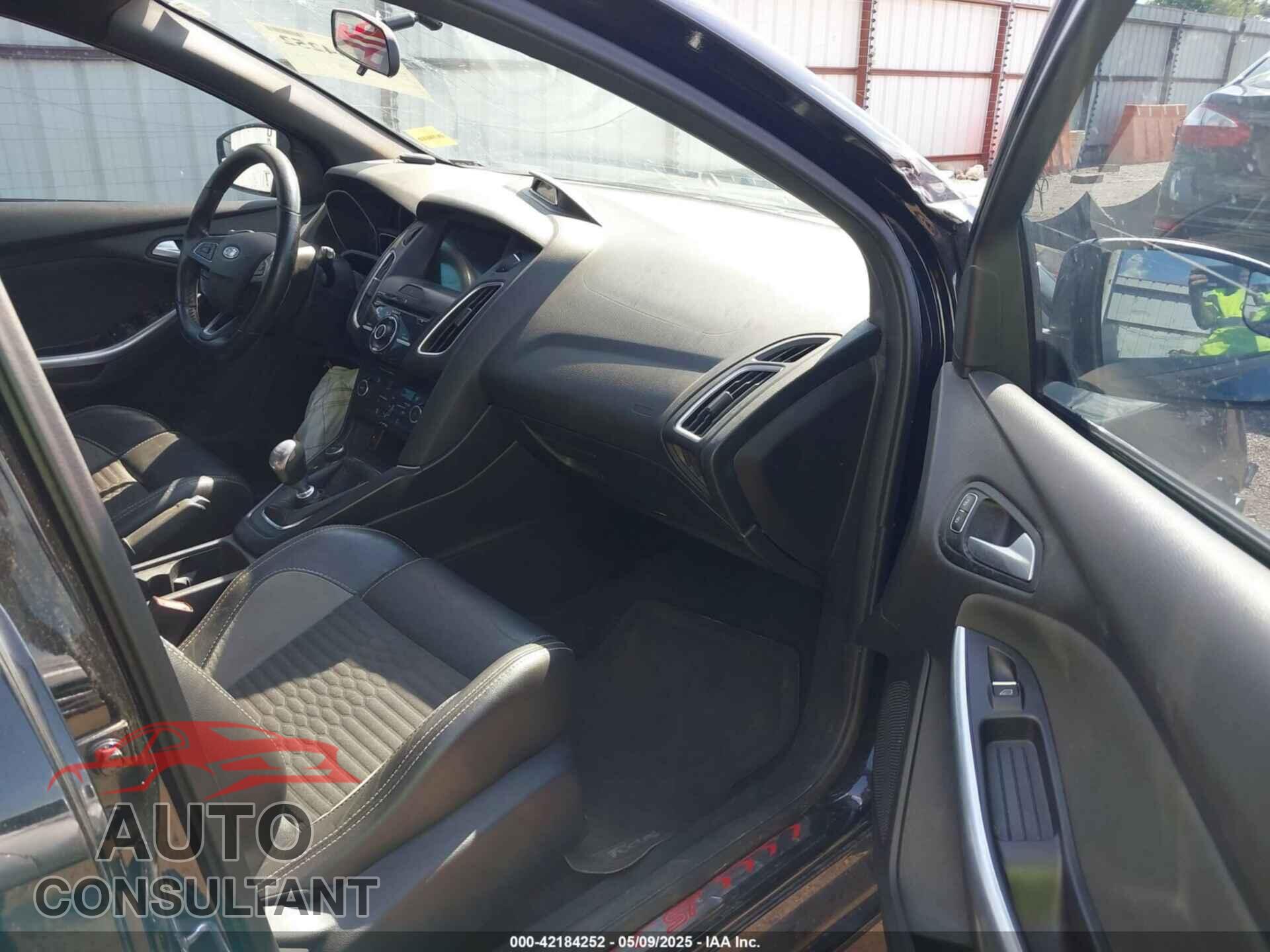 FORD FOCUS ST 2016 - 1FADP3L94GL336435