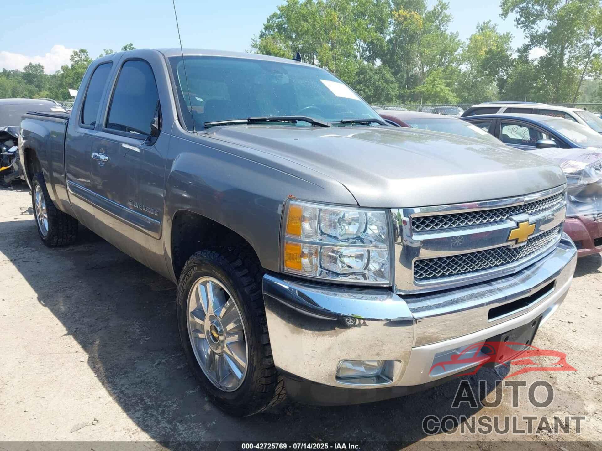 CHEVROLET SILVERADO 1500 2013 - 1GCRCSE03DZ103143
