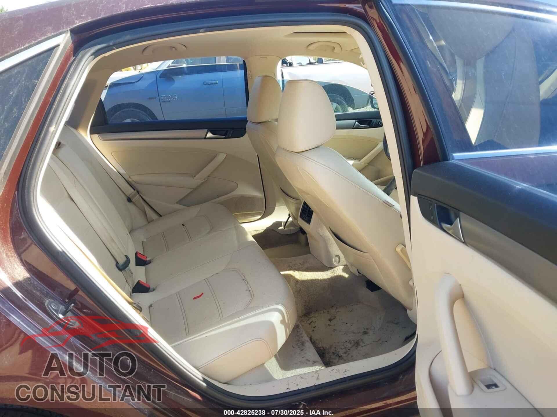 VOLKSWAGEN PASSAT 2014 - 1VWBN7A35EC004219