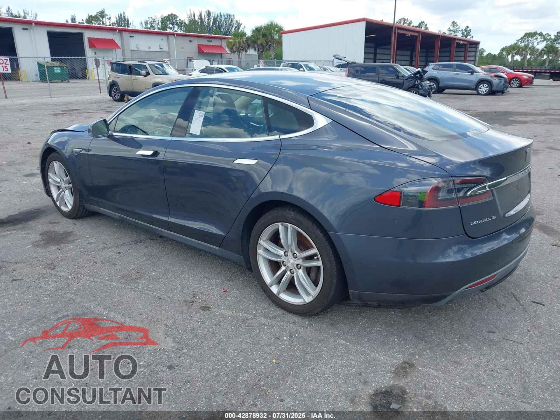 TESLA MODEL S 2015 - 5YJSA1E11FF115987
