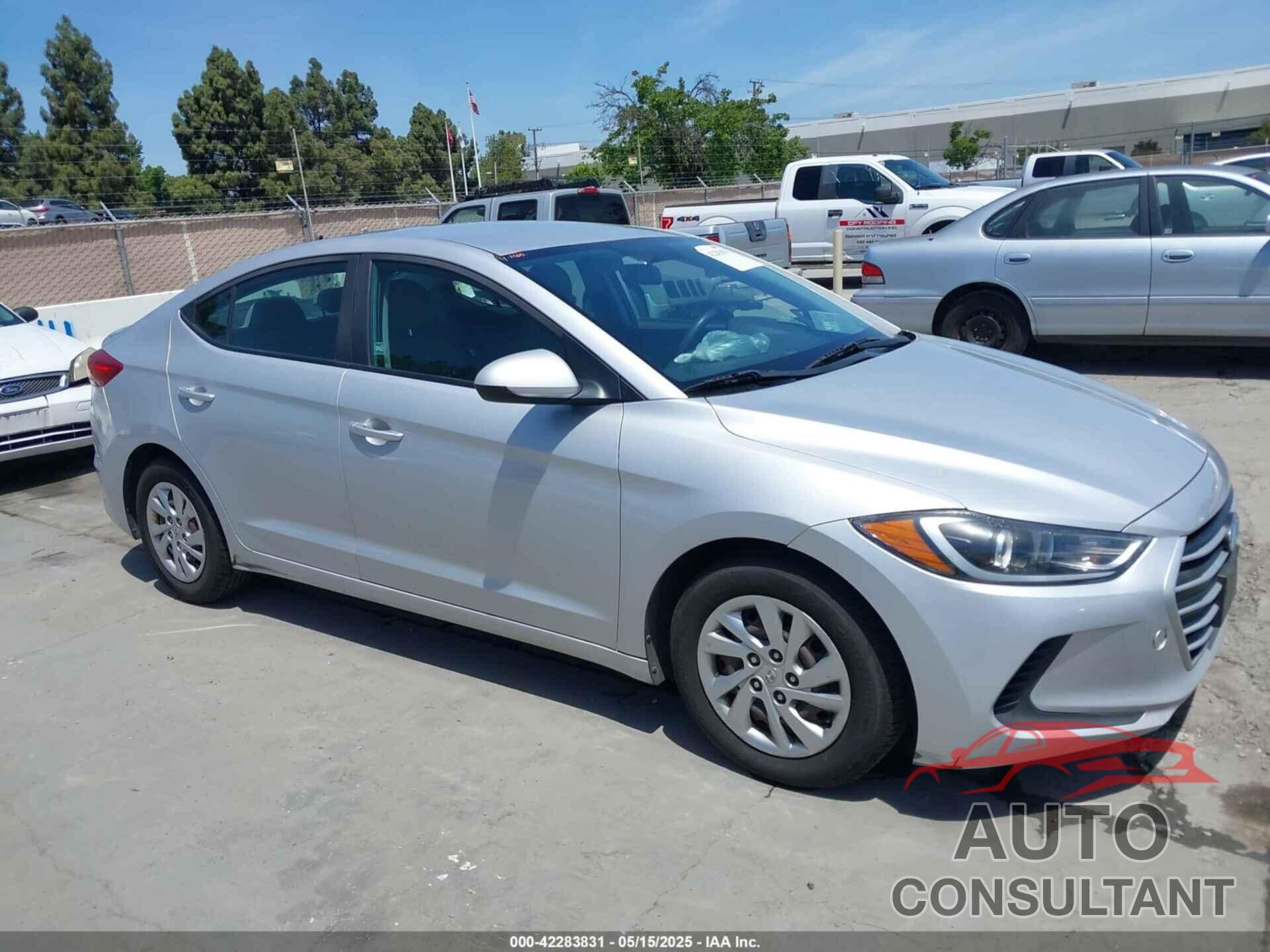 HYUNDAI ELANTRA 2018 - KMHD74LF5JU499730