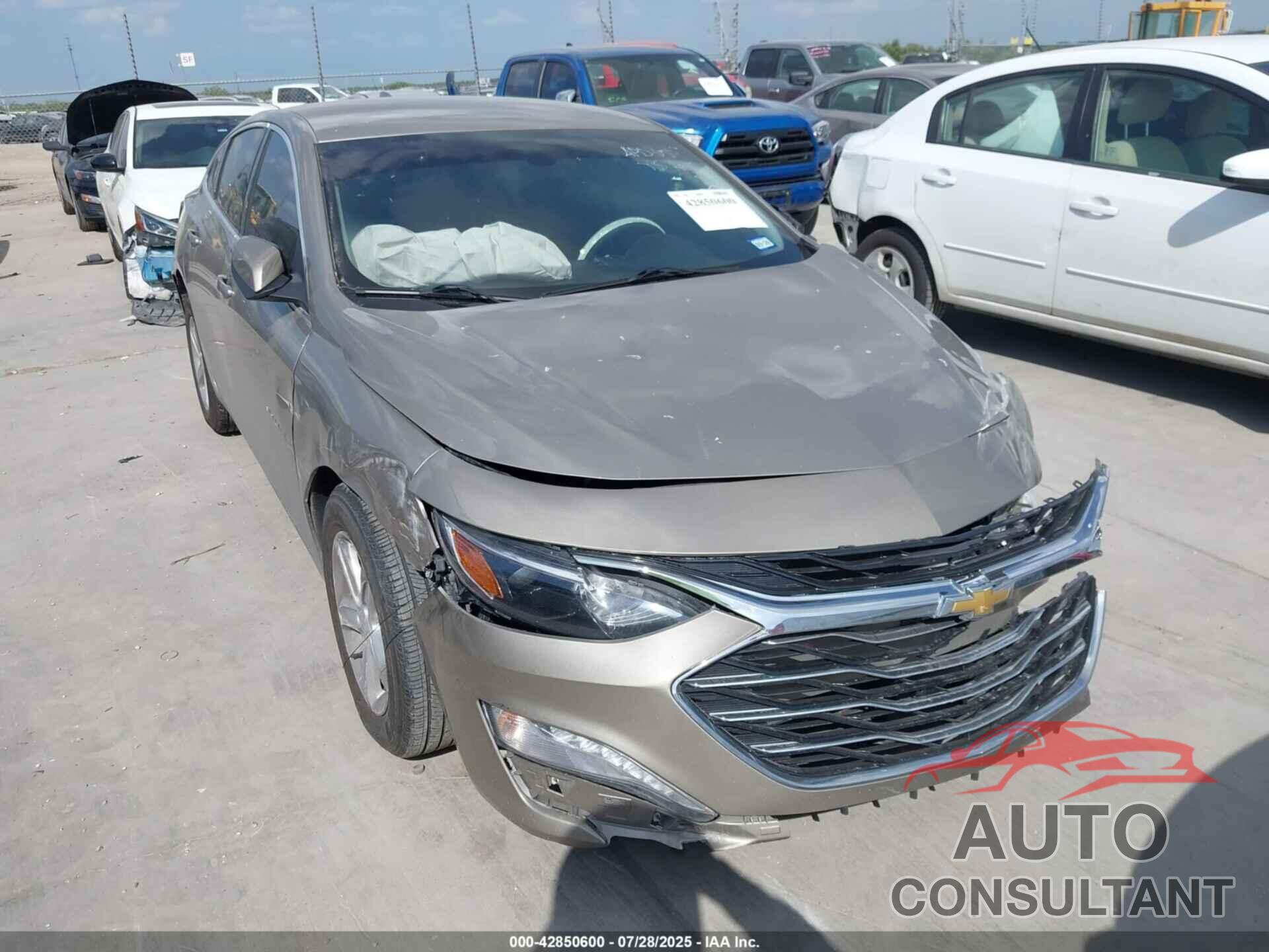 CHEVROLET MALIBU 2022 - 1G1ZD5ST3NF158877