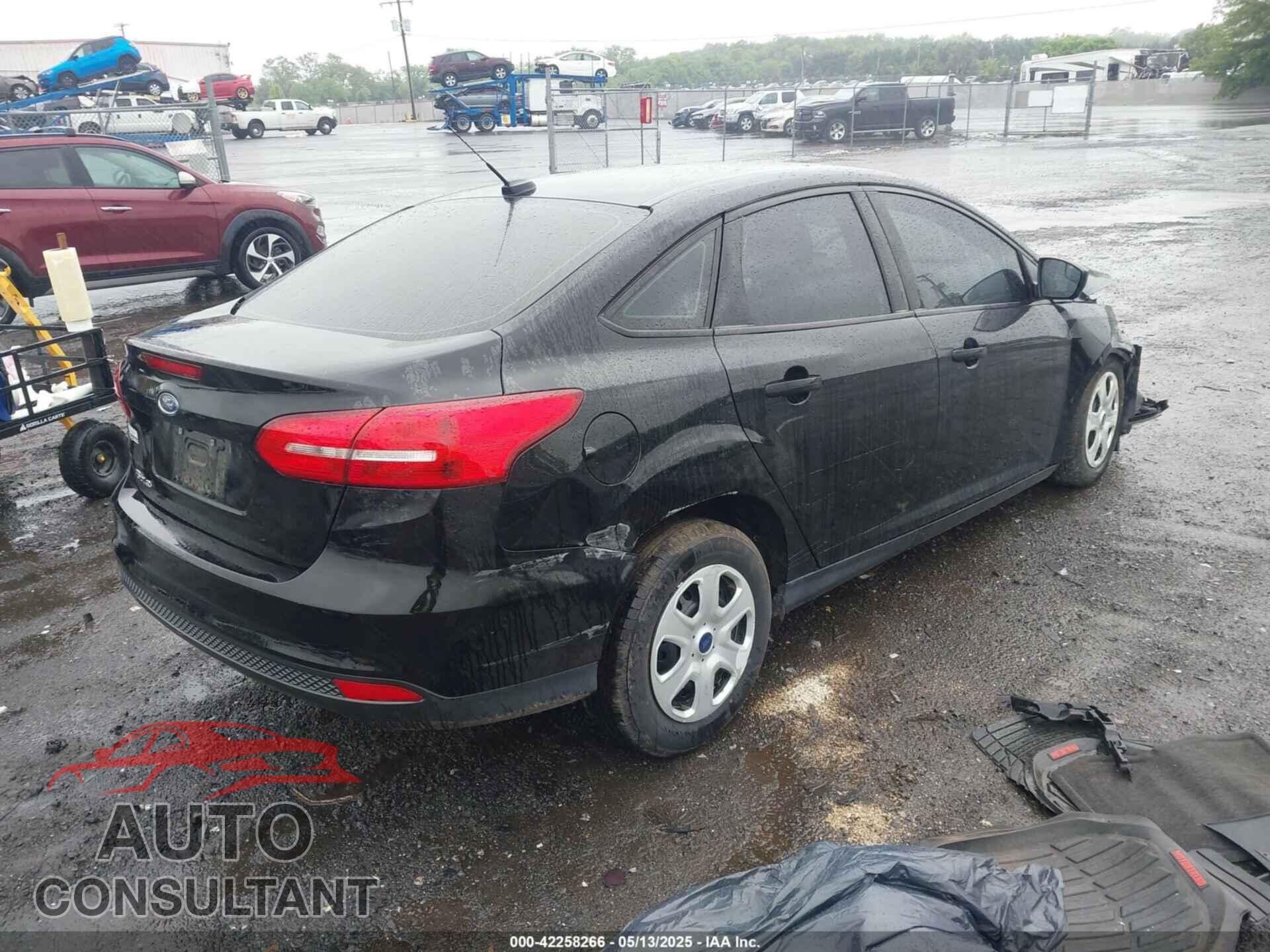 FORD FOCUS 2017 - 1FADP3E27HL201371