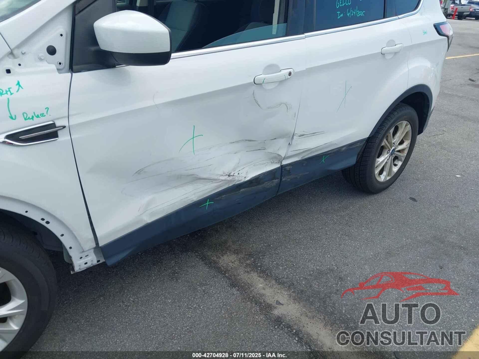 FORD ESCAPE 2018 - 1FMCU0GD2JUB47551