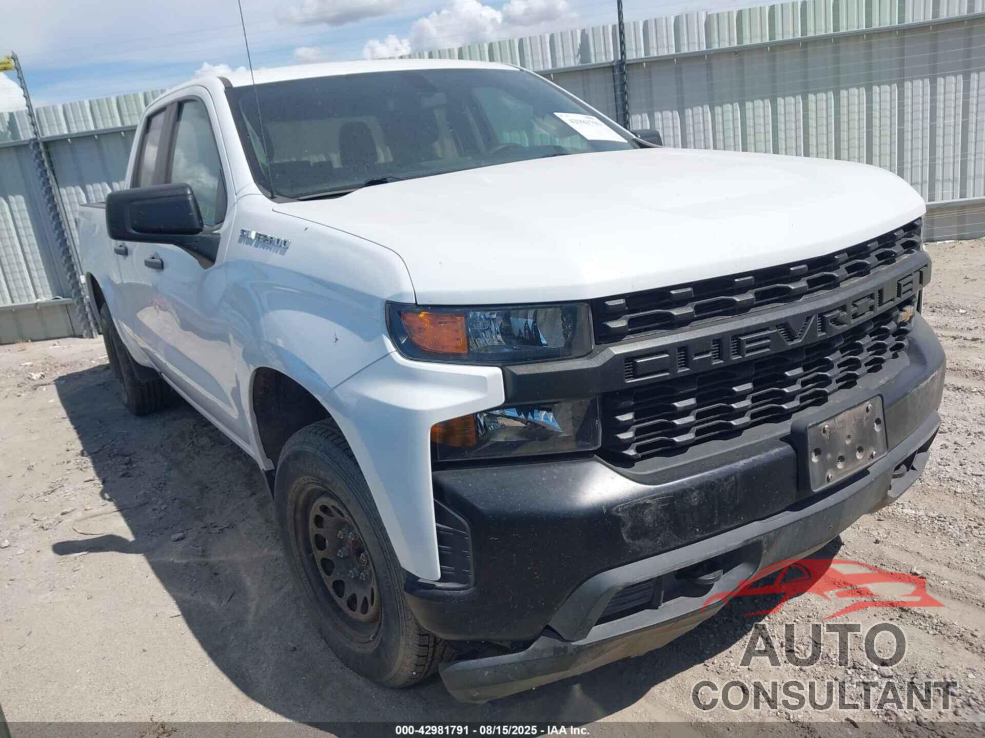 CHEVROLET SILVERADO 1500 2021 - 1GCRYAEF3MZ210631