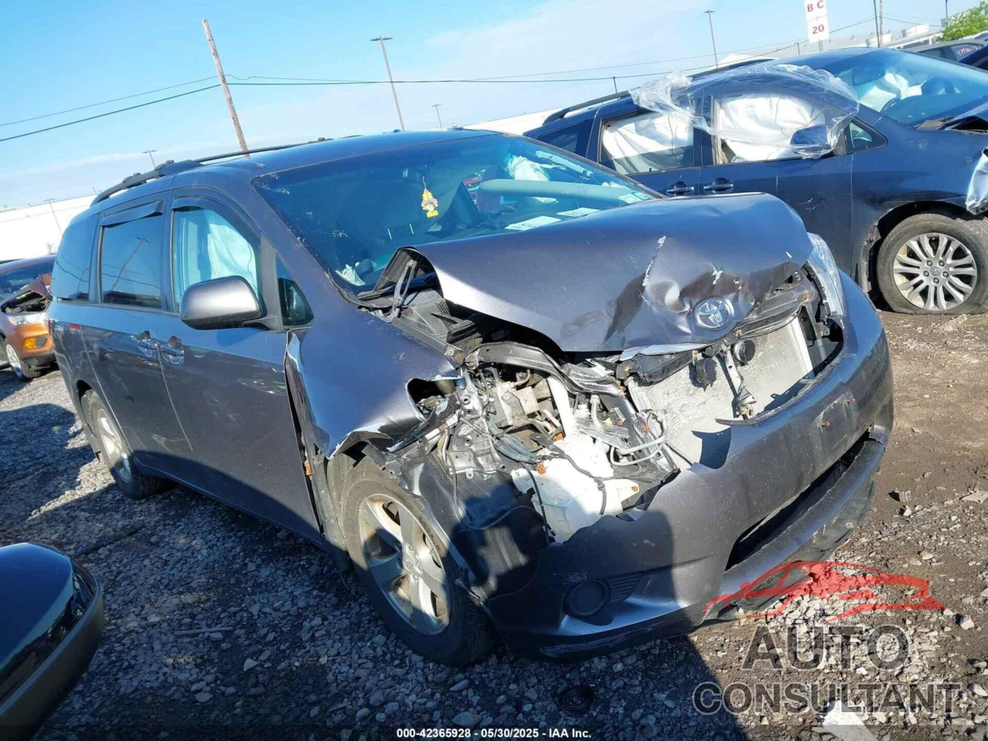 TOYOTA SIENNA 2016 - 5TDKK3DC2GS738818