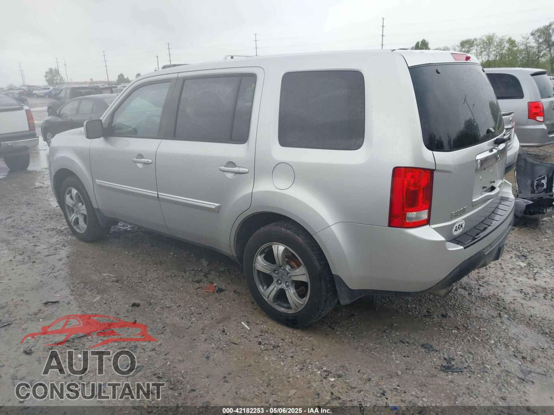 HONDA PILOT 2015 - 5FNYF4H52FB019457