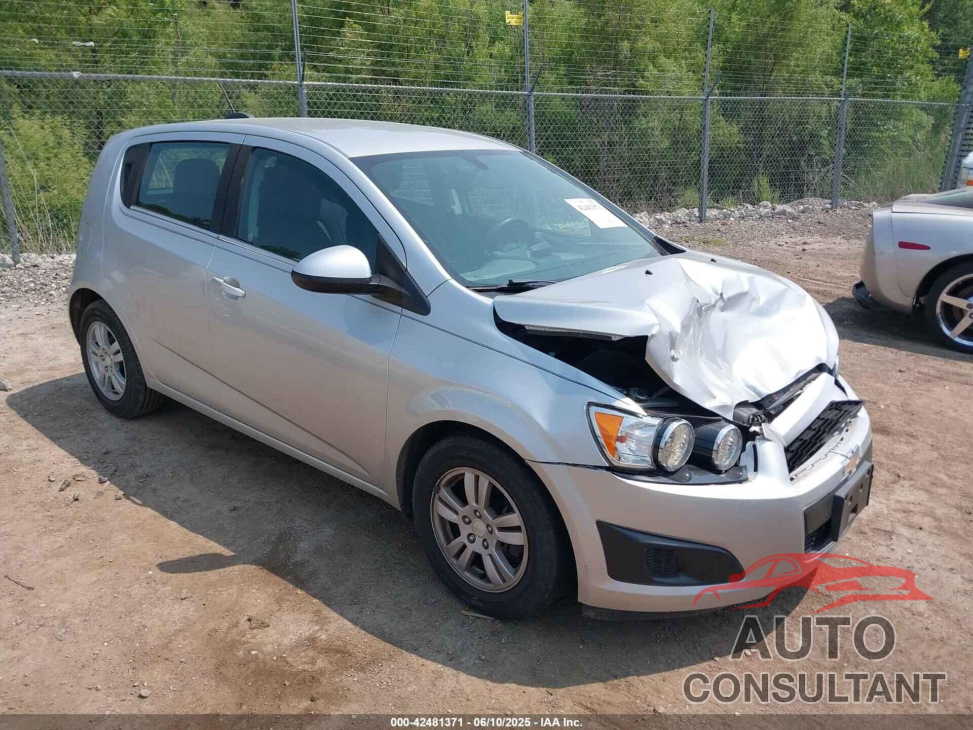 CHEVROLET SONIC 2015 - 1G1JC6SH8F4208025
