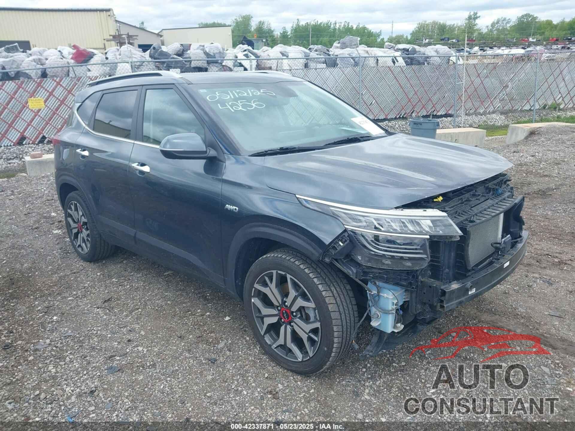KIA SELTOS 2023 - KNDETCA25P7354256